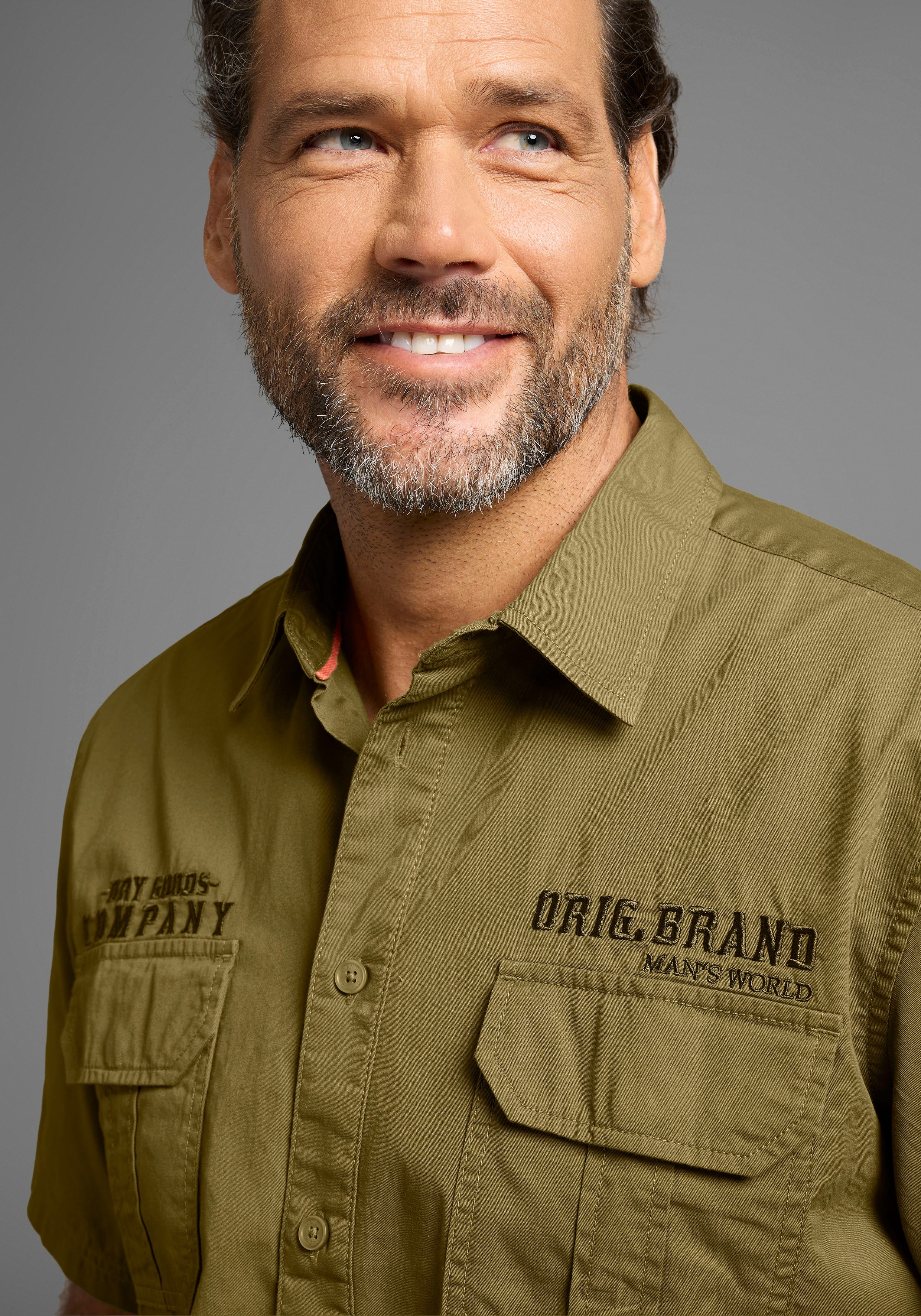 Man's World Kurzarmhemd Kurzarmhemd in lässiger Passform. Reduzierter Preis € 17,29. Unverbindliche Preisempfehlung € 24,99