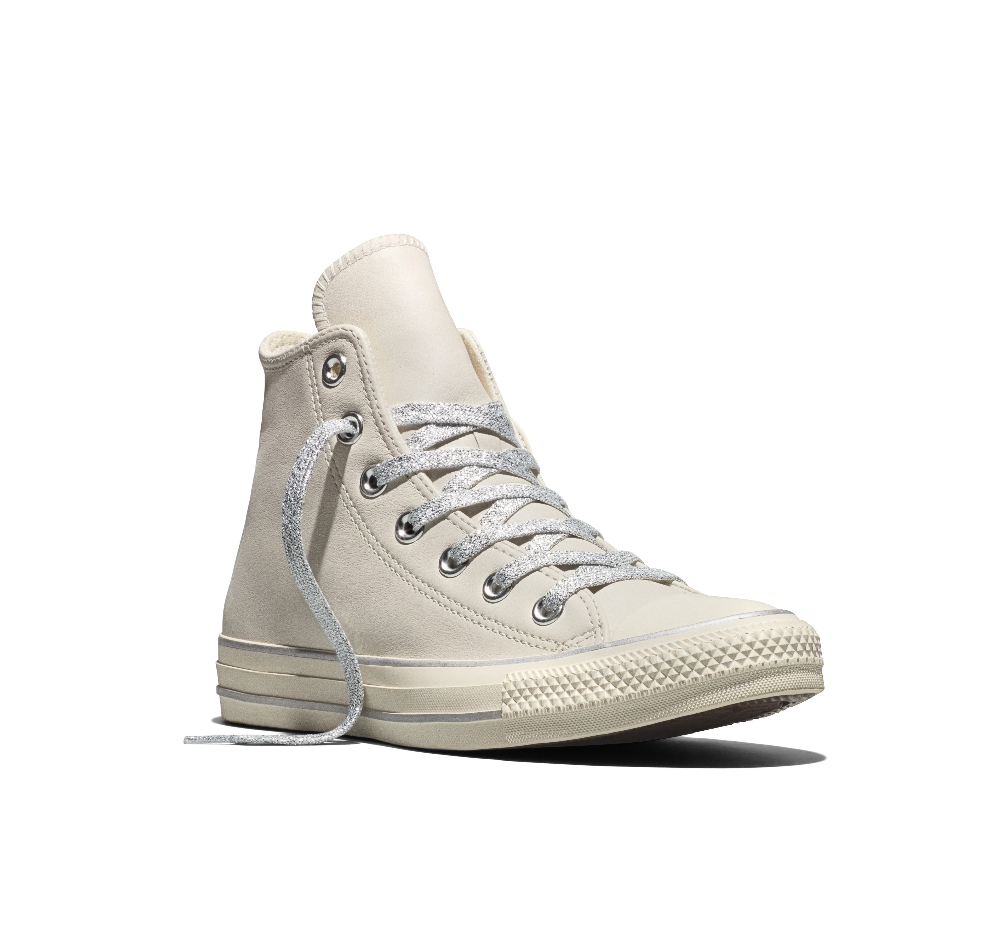 Converse Chuck Taylor All Star Sneaker aus Leder mit abnehmbarem Charm "Stern"