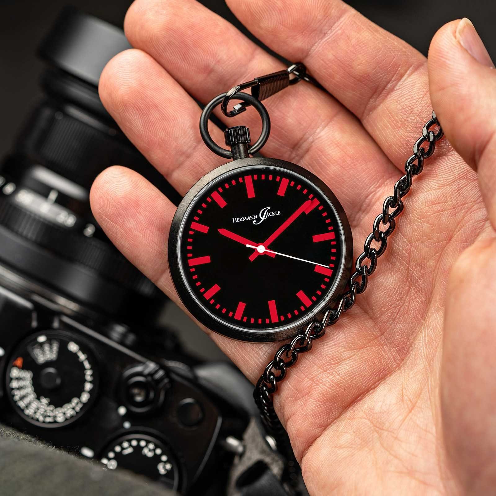 Hermann Jäckle Taschenuhr "Berlin Rot" Quarzwerk, 43 mm, Mineralglas, mit Kette & Etui, – Elegante Herrenuhr im modernen Design