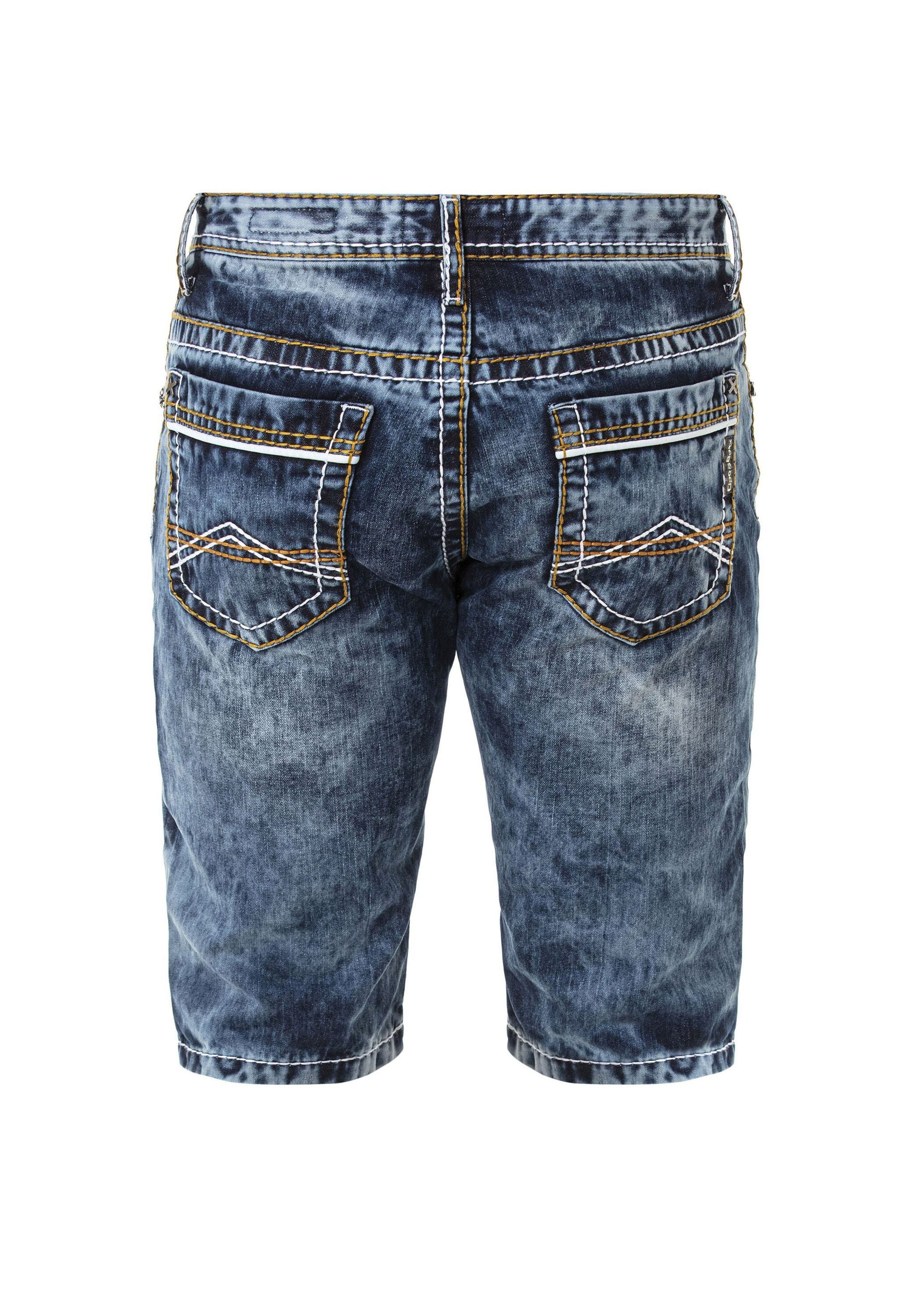 Cipo & Baxx Jeansbermudas Bermuda & Short mit stylishen Kontrastnähten, CK268
