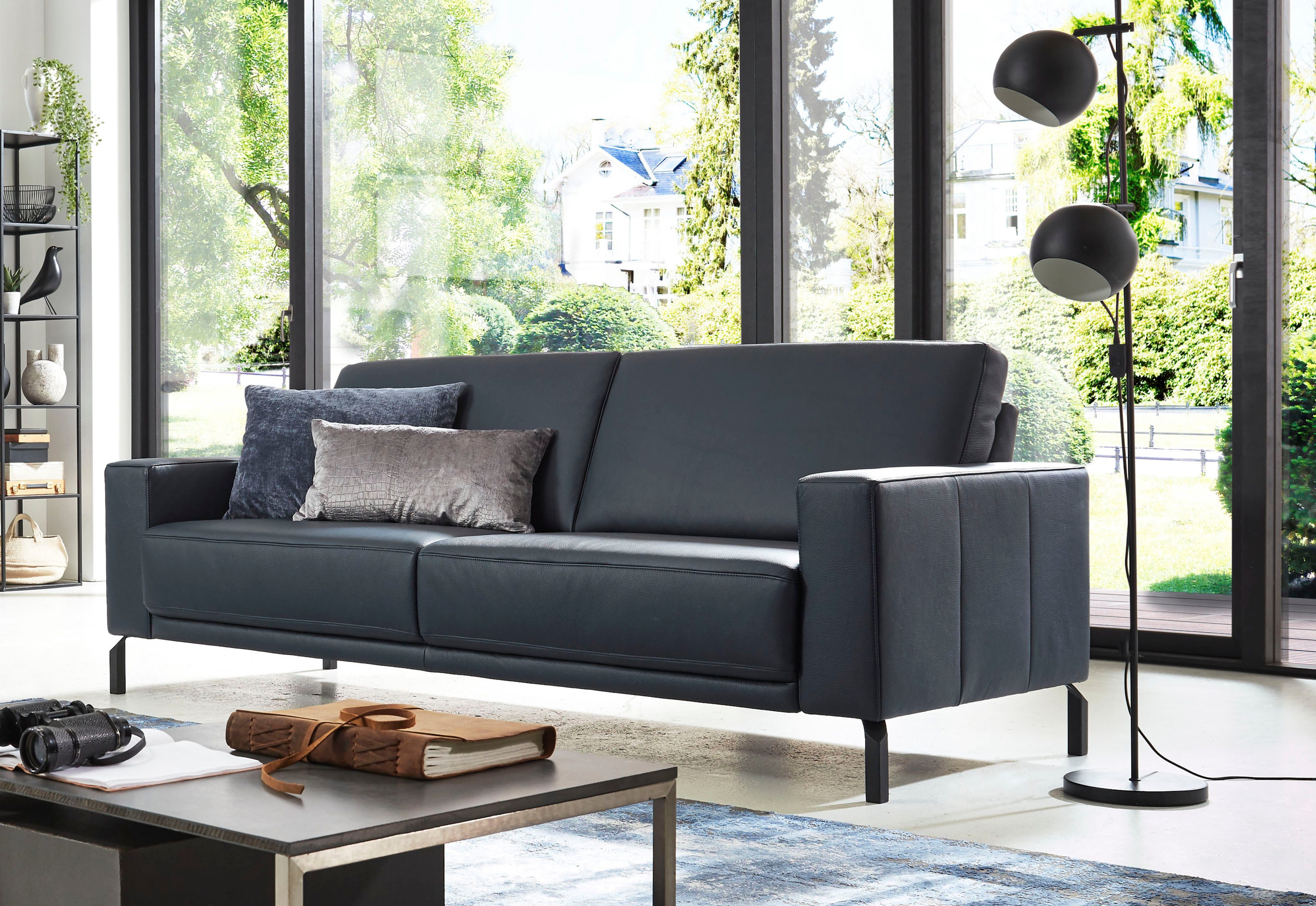 Home affaire 2,5-Sitzer Apiro, auch mit motorischem Sitzvorzug, in 3 Breiten, Dickleder, Federkern