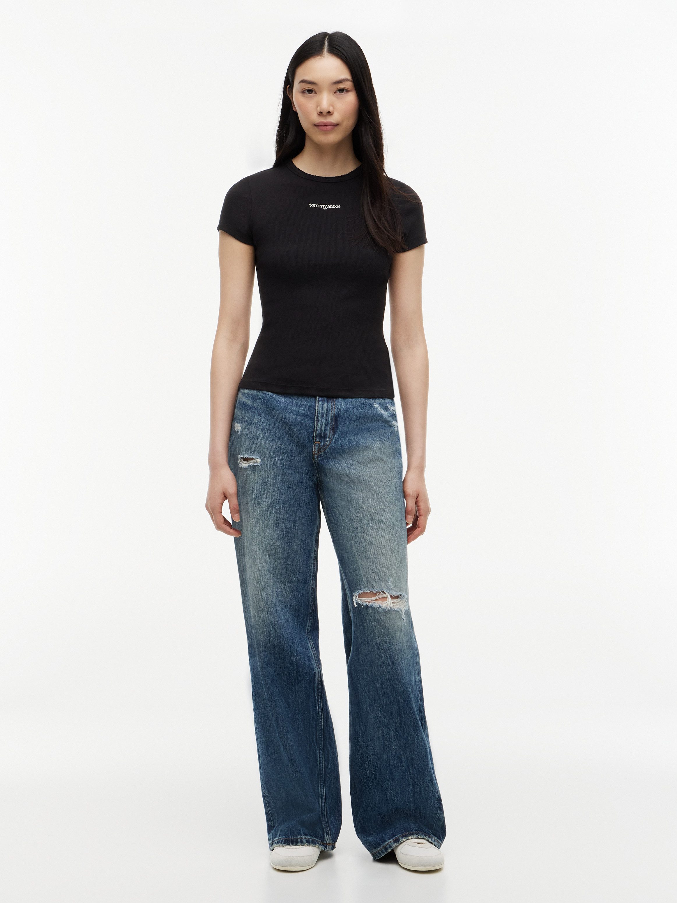 Tommy Jeans Kurzarmshirt TJW SLIM SCRIPT RIB SS TEE Baumwollmischung, slim fit, in gerippter Struktur – Bild 4 von 5