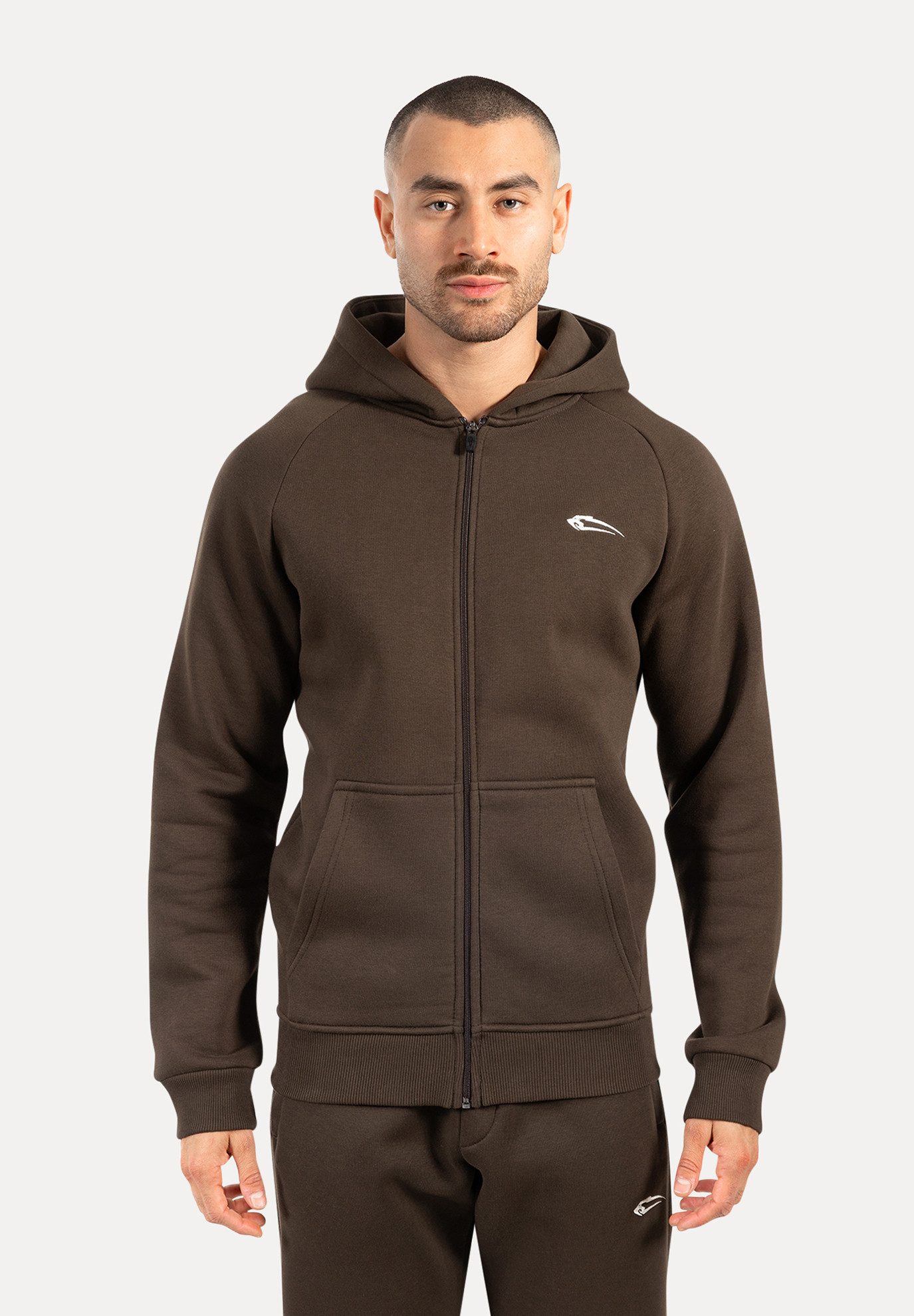 Smilodox Kapuzenstrickjacke Yassin, Zip Hoodie mit Logo, leicht überschnittene Schultern Kapuzenpullover weicher hochwertiger Stoff sportlicher Hoody Alltag