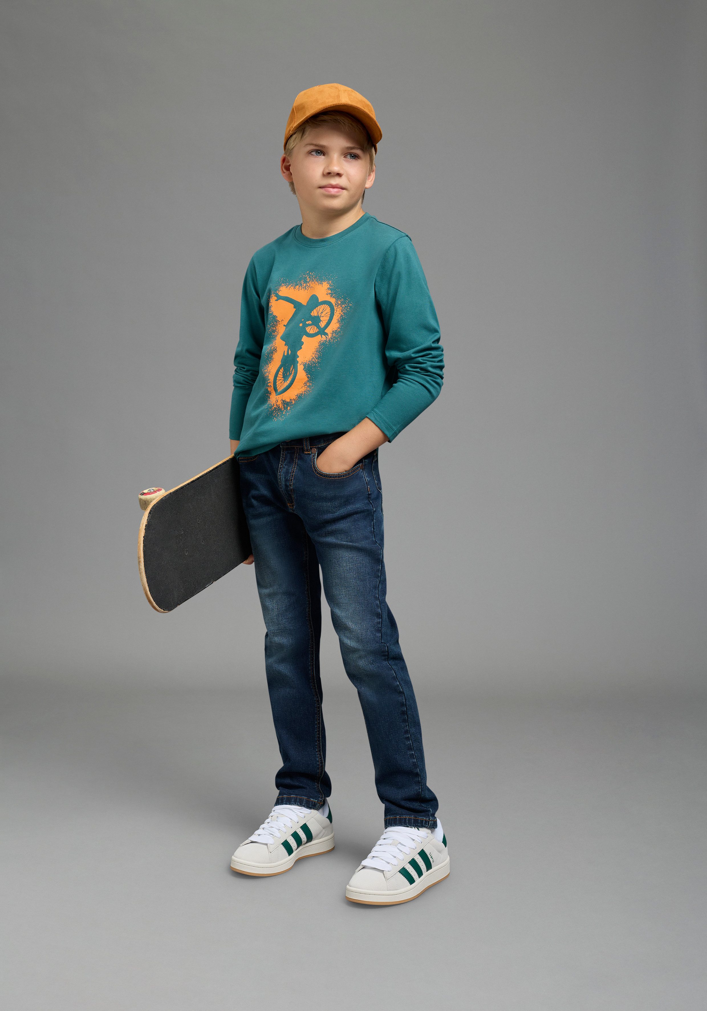 KIDSWORLD Straight-Jeans Gerade Stretchjeans Stretchjeans in authentischer Waschung – Bild 4 von 5