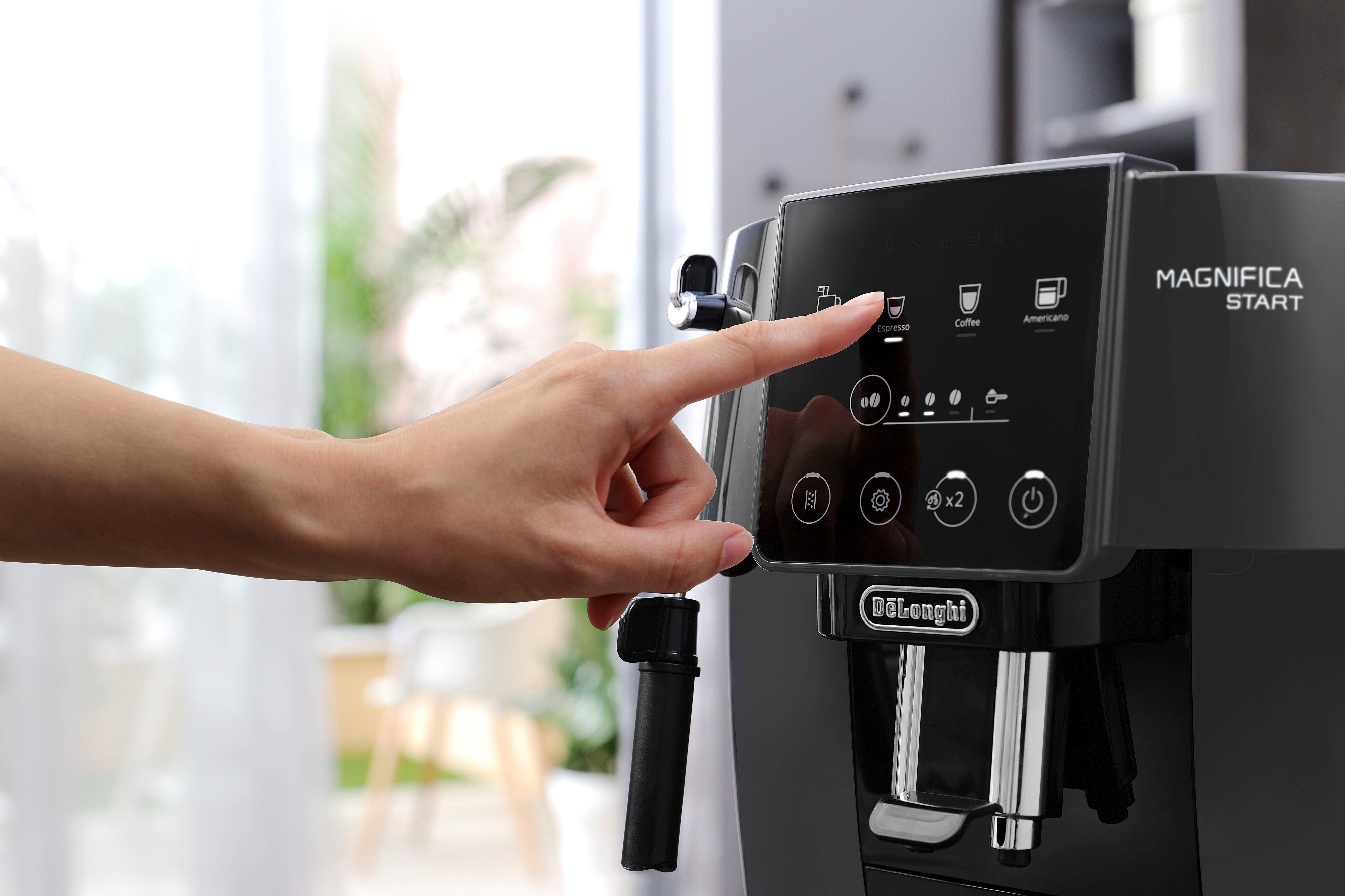 De'Longhi Kaffeevollautomat Magnifica Start ECAM220.22.GB - Kaffeeerlebnis auf Knopfdruck, schwarz, Intuitives Bedienfeld, manuelle Milchaufschäumdüse, Aroma-Funktion