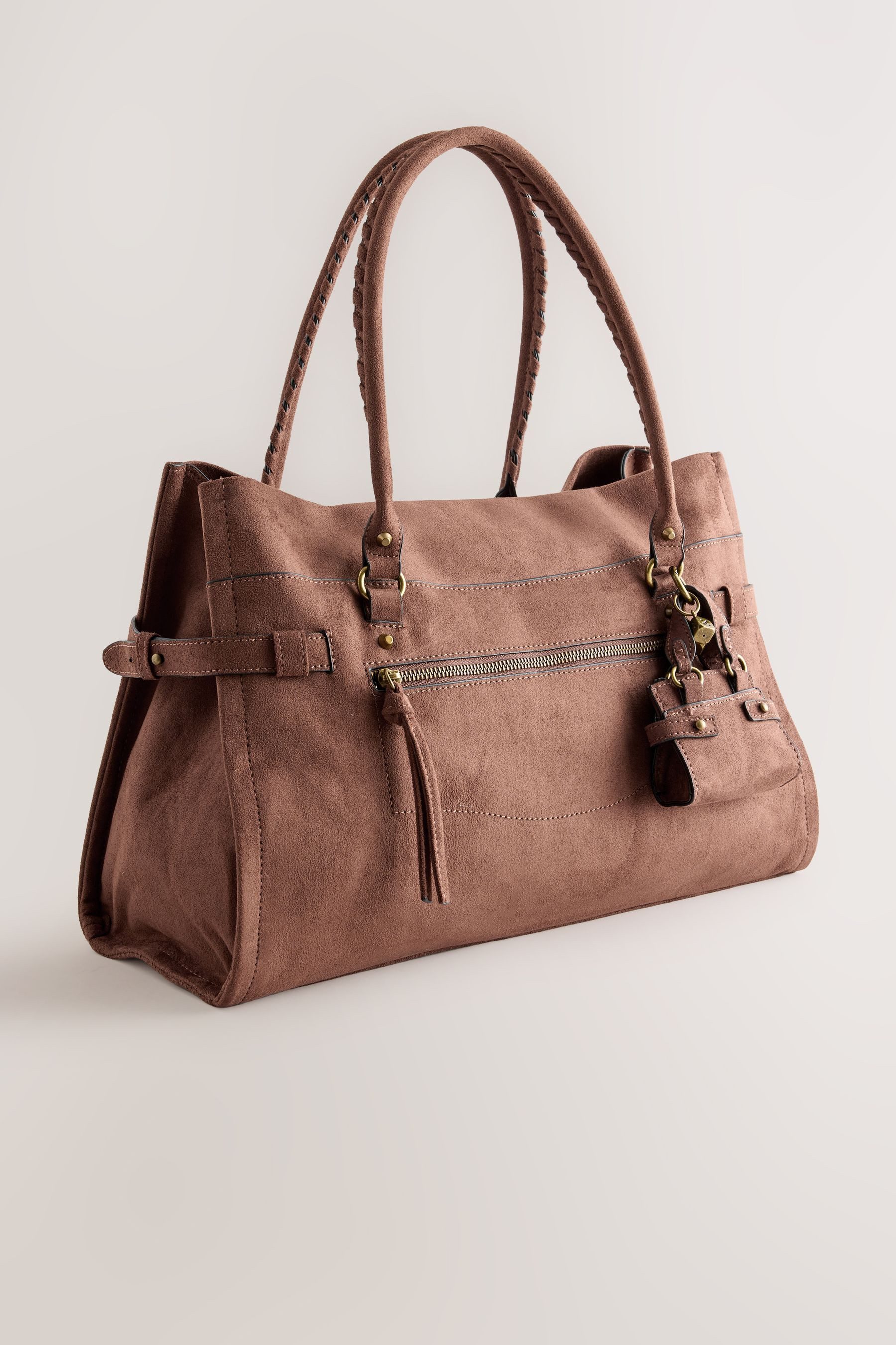 Next Schultertasche Schultertasche mit großem Anhänger (1-tlg)