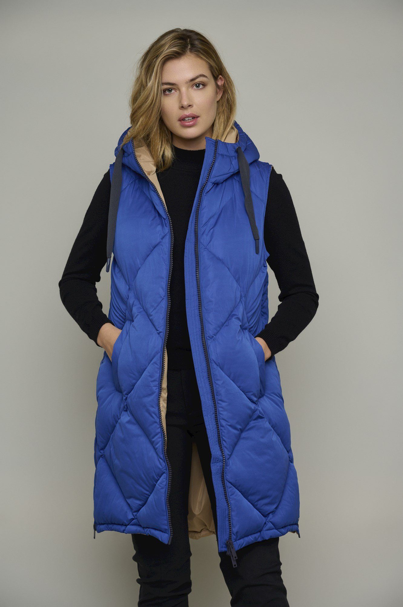 Rino & Pelle Longweste Padded hooded waistcoat recycled polyester outershell royal blue | Longwesten