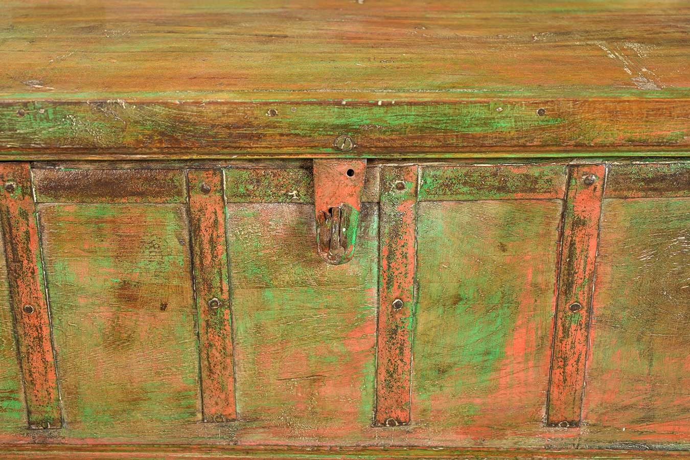 daslagerhaus Truhe Holztruhe Vintage natur mit bunter Restpatina