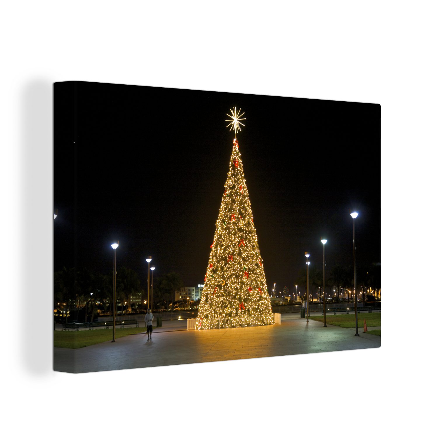 OneMillionCanvasses® Leinwandbild Ein riesiger Weihnachtsbaum in den Vereinigten Staaten, (1 St), Wandbild Leinwandbilder, Aufhängefertig, Wanddeko, 30x20 cm