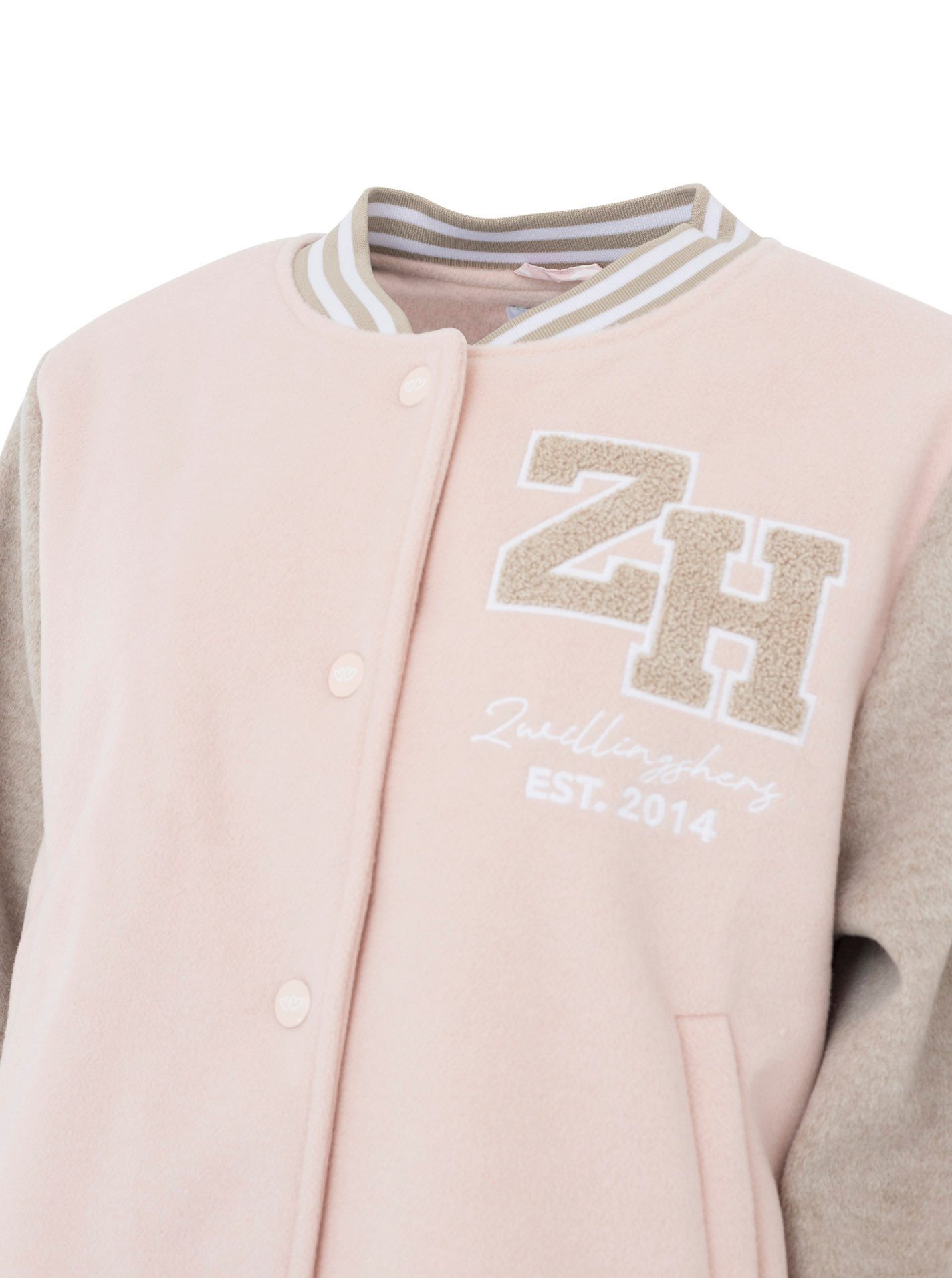 Zwillingsherz Bomberjacke „College Uni“ abgesetzte Ärmel, gestreifte Bündchen, Eingriffstaschen, Aufnäher – Bild 5 von 5