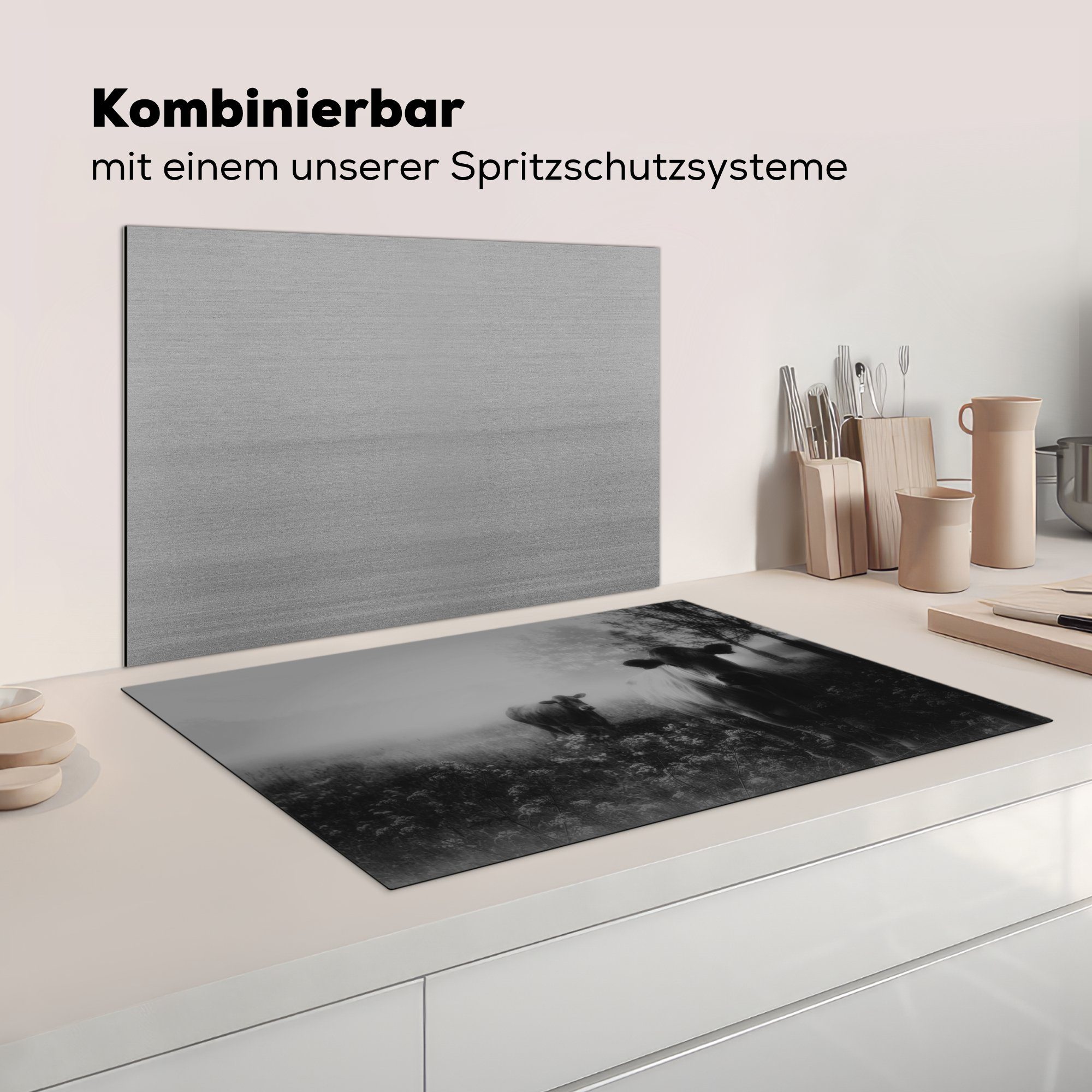 tlg), Schutz Kühe Herdblende-/Abdeckplatte küche, - cm, - Nebel, die MuchoWow Vinyl, (1 Induktionskochfeld für Ceranfeldabdeckung Blumen 81x52