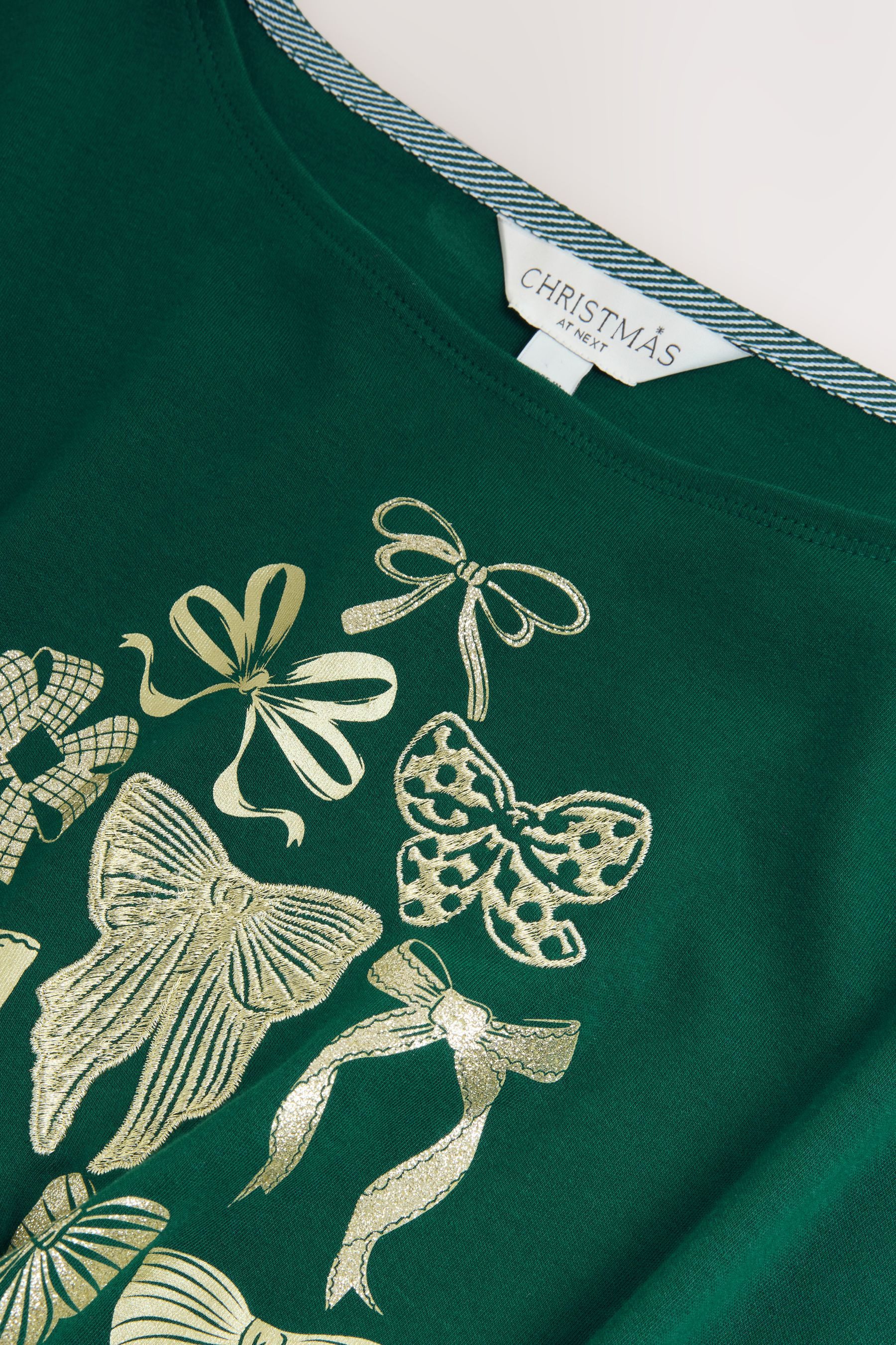 Next Blusenshirt Oberteil mit U-Boot-Ausschnitt und Weihnachtsbaum (1-tlg)