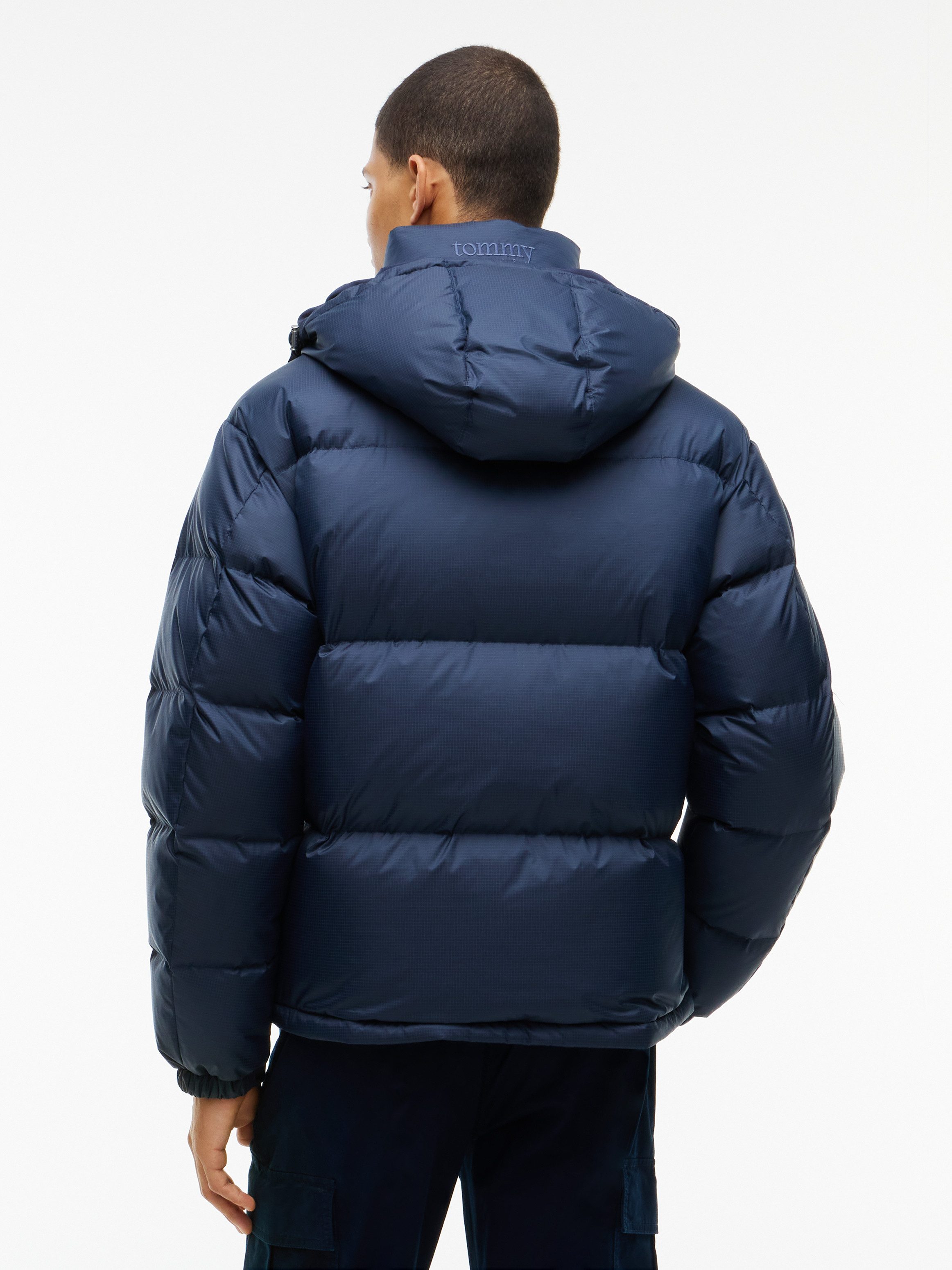 Tommy Jeans Steppjacke ALASKA DOWN PUFFER Daunenjacke Regular fit mit abnehmbarer Kapuze – Bild 3 von 5