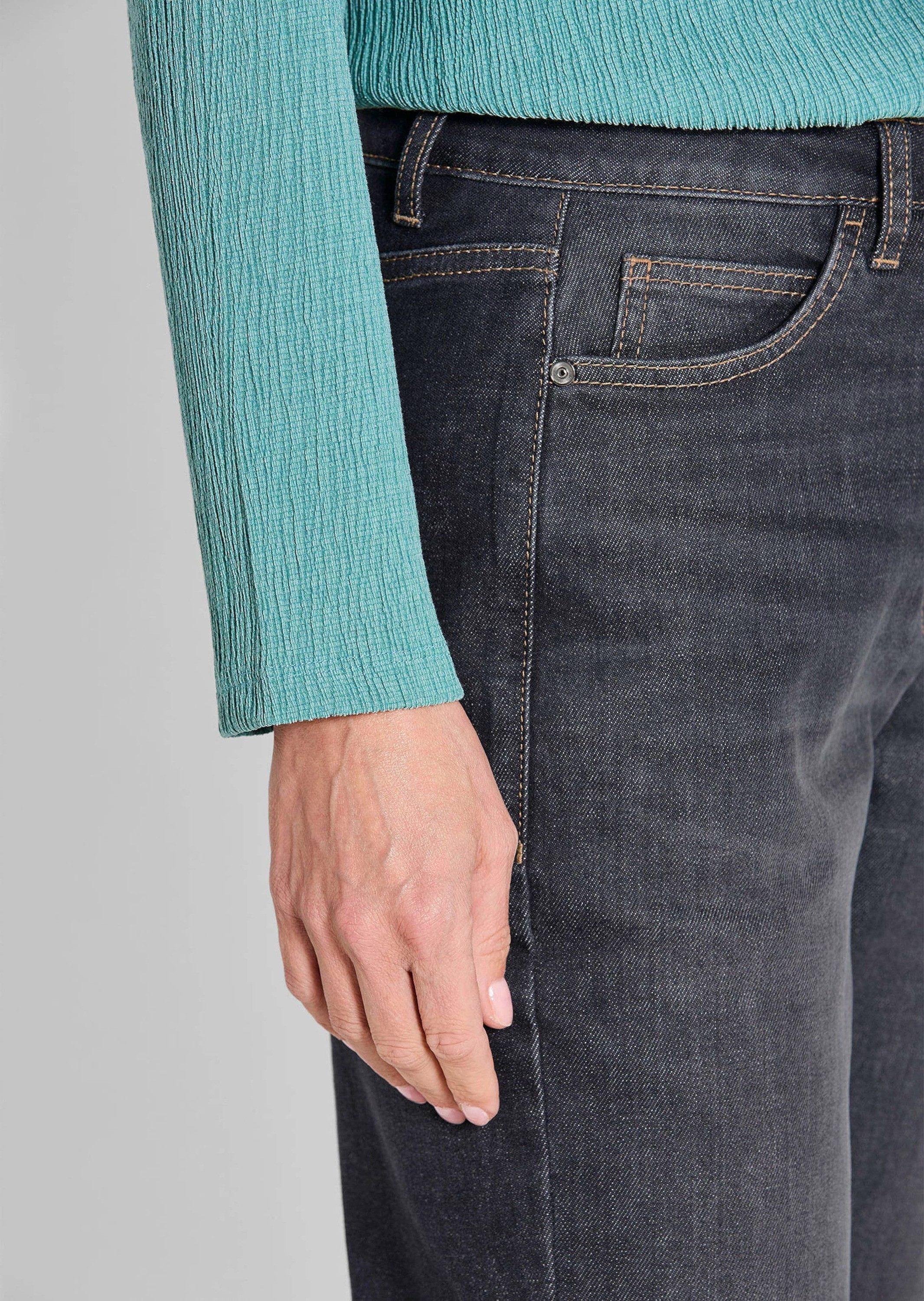 GOLDNER 5-Pocket-Jeans Baumwoll-Stretch Mom Jeans SARA Lange bequeme Jeans mit modischer Waschung und Formbund