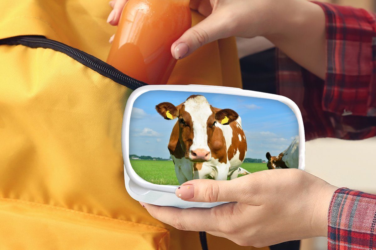 MuchoWow Lunchbox Porträt - Kuh Mädchen für (2-tlg), für - Jungs Brotbox Kunststoff, Kinder Braun, und weiß und Erwachsene, Brotdose