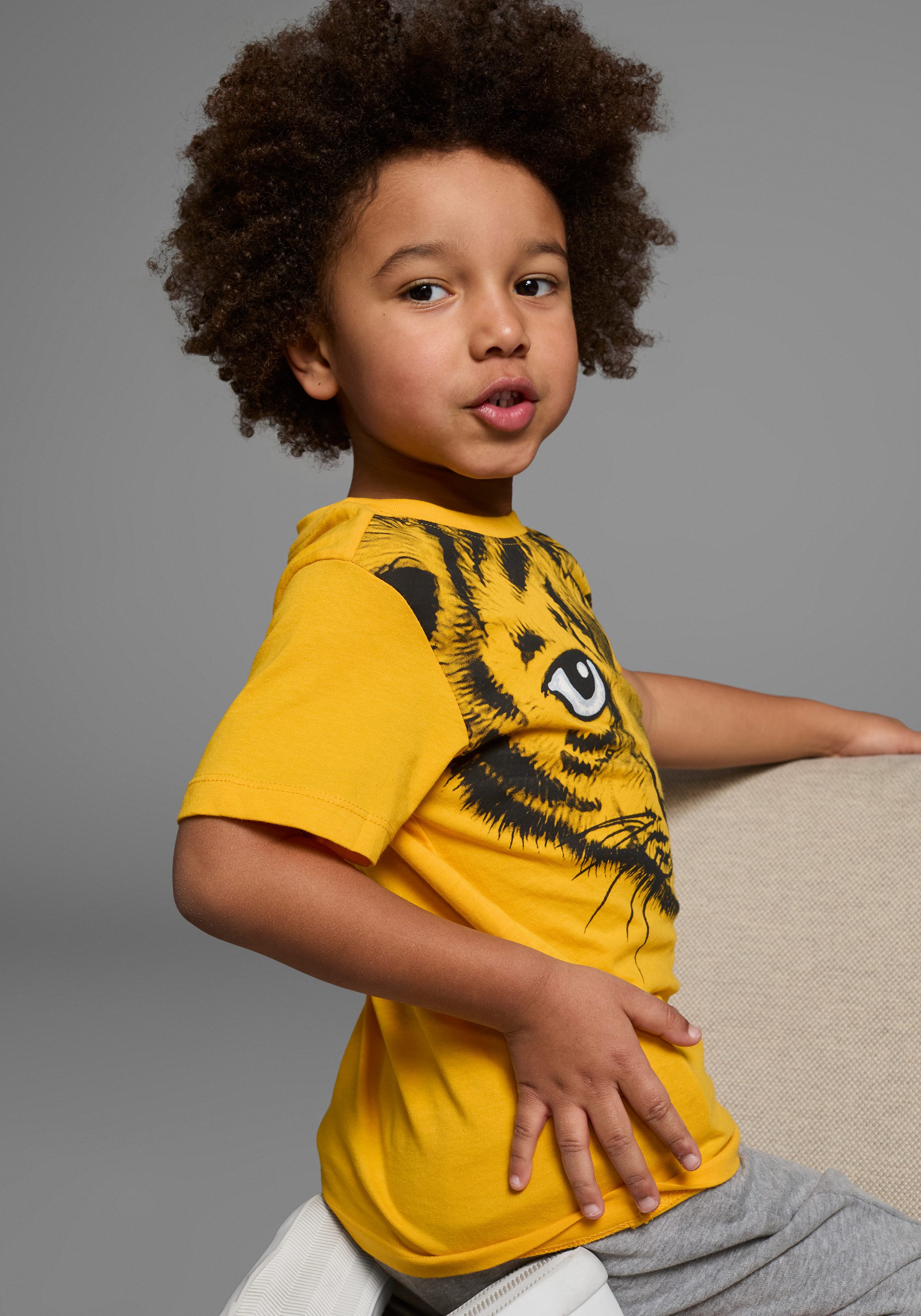 KIDSWORLD T-Shirt Mit tollem Druck: LITTLE TIGER Kurzarm, Basic-Passform, mit peppigem Druck, Rundhalsausschnitt