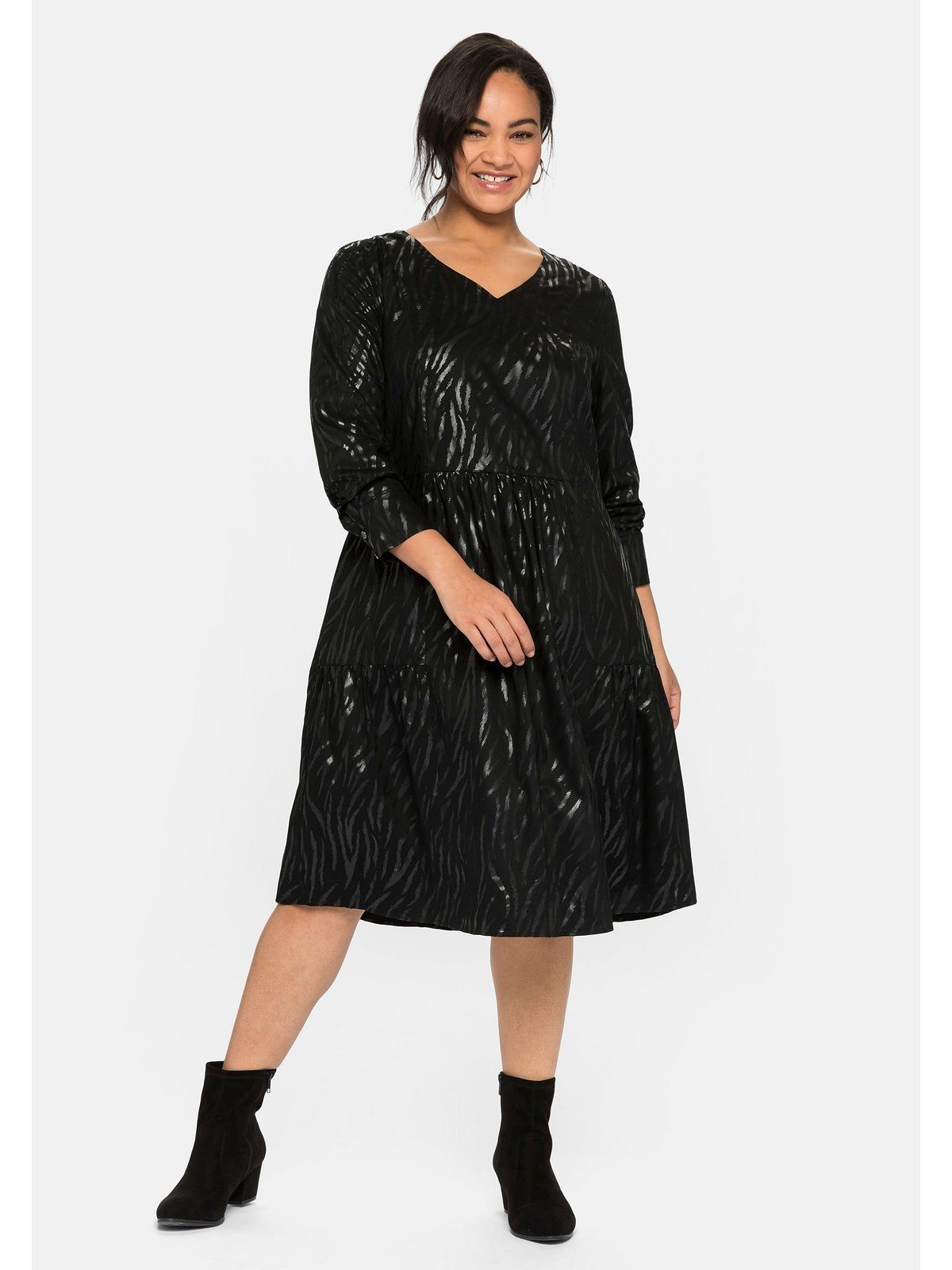 Damen Kleider Sheego Partykleid Kleid mit tonalem Animal-Print, mit langem Arm