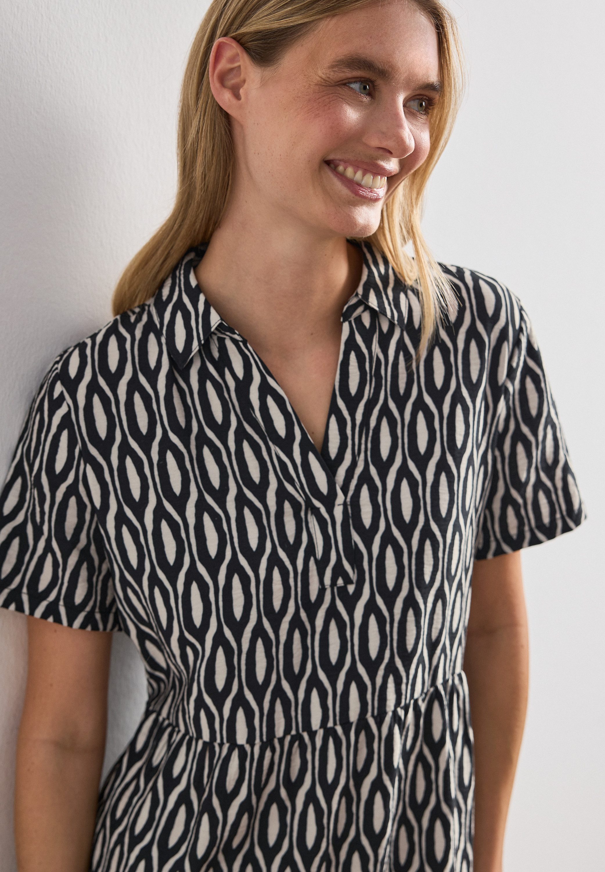 STREET ONE Druckkleid Knielanges Sommerkleid, Kurzarm, bedruckt