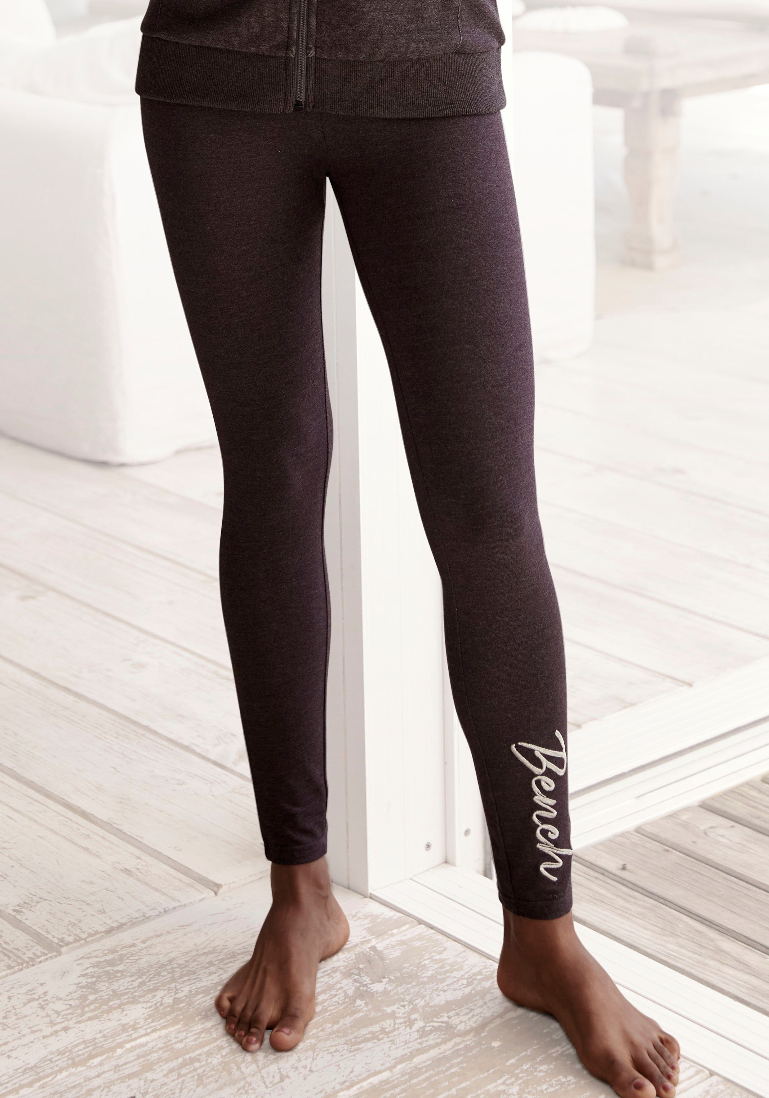 Bench. Leggings -Loungehose mit glänzender Logostickerei, Loungewear