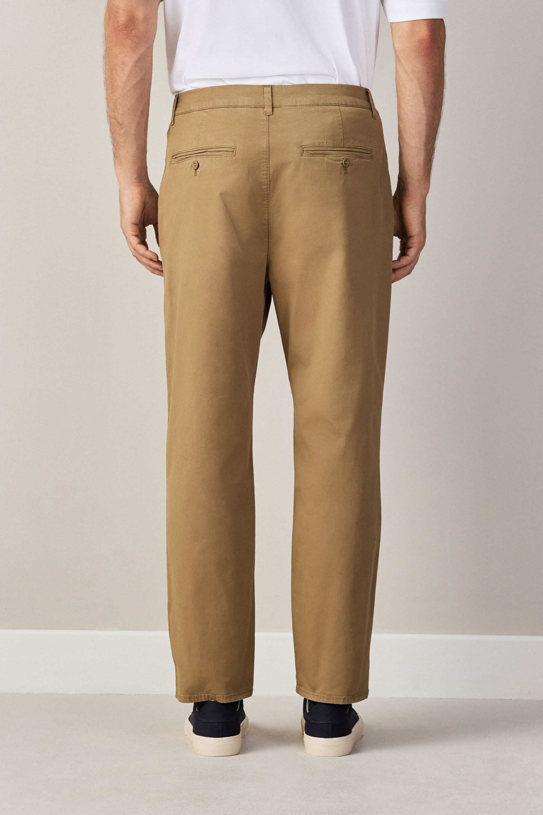 Next Chinohose Sommerliche Regular Fit Chinohose mit Bundfalten (1-tlg)