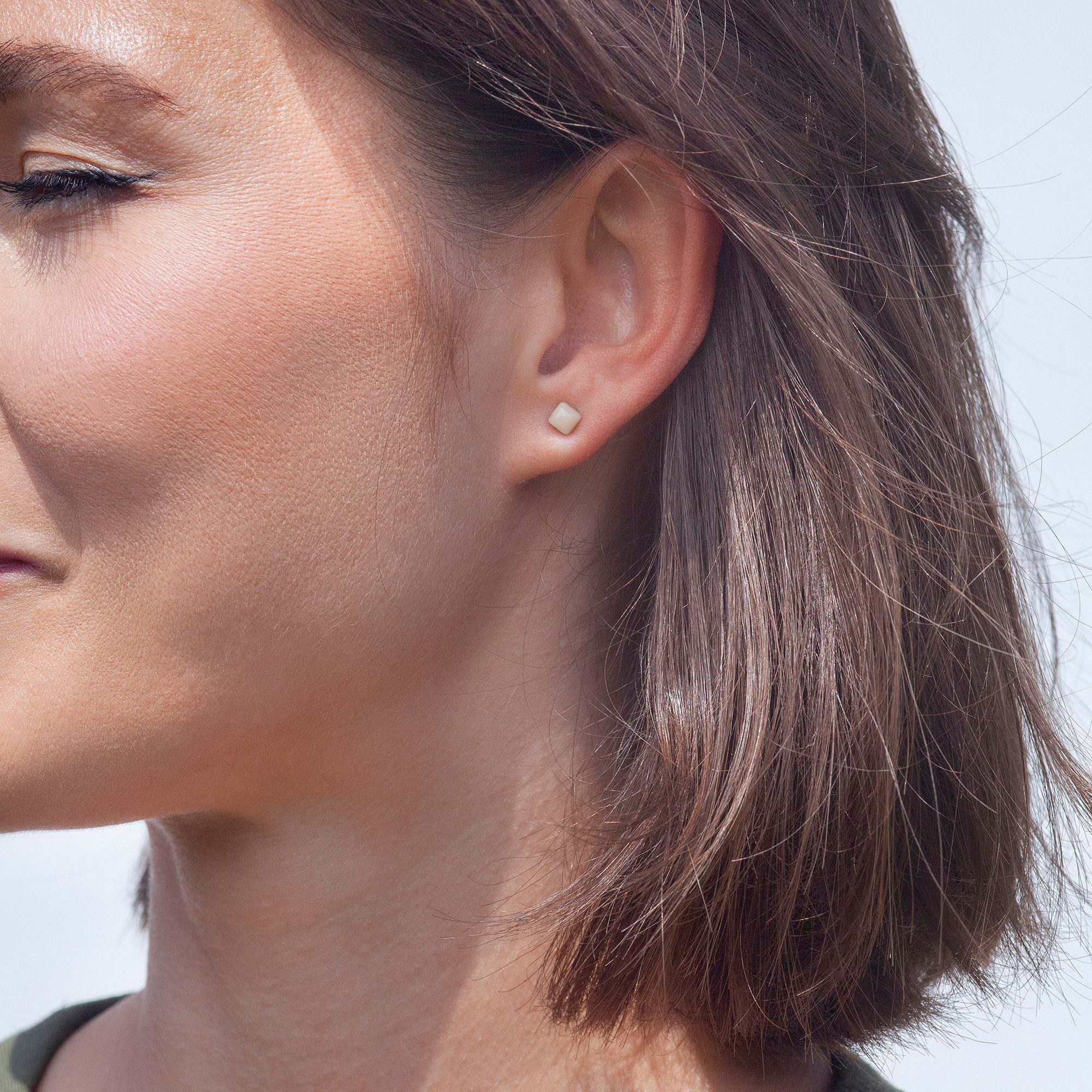 ALEXASCHA Paar Ohrstecker Minimalistische Stecker für jeden Tag • hypoallergener Glasschmuck