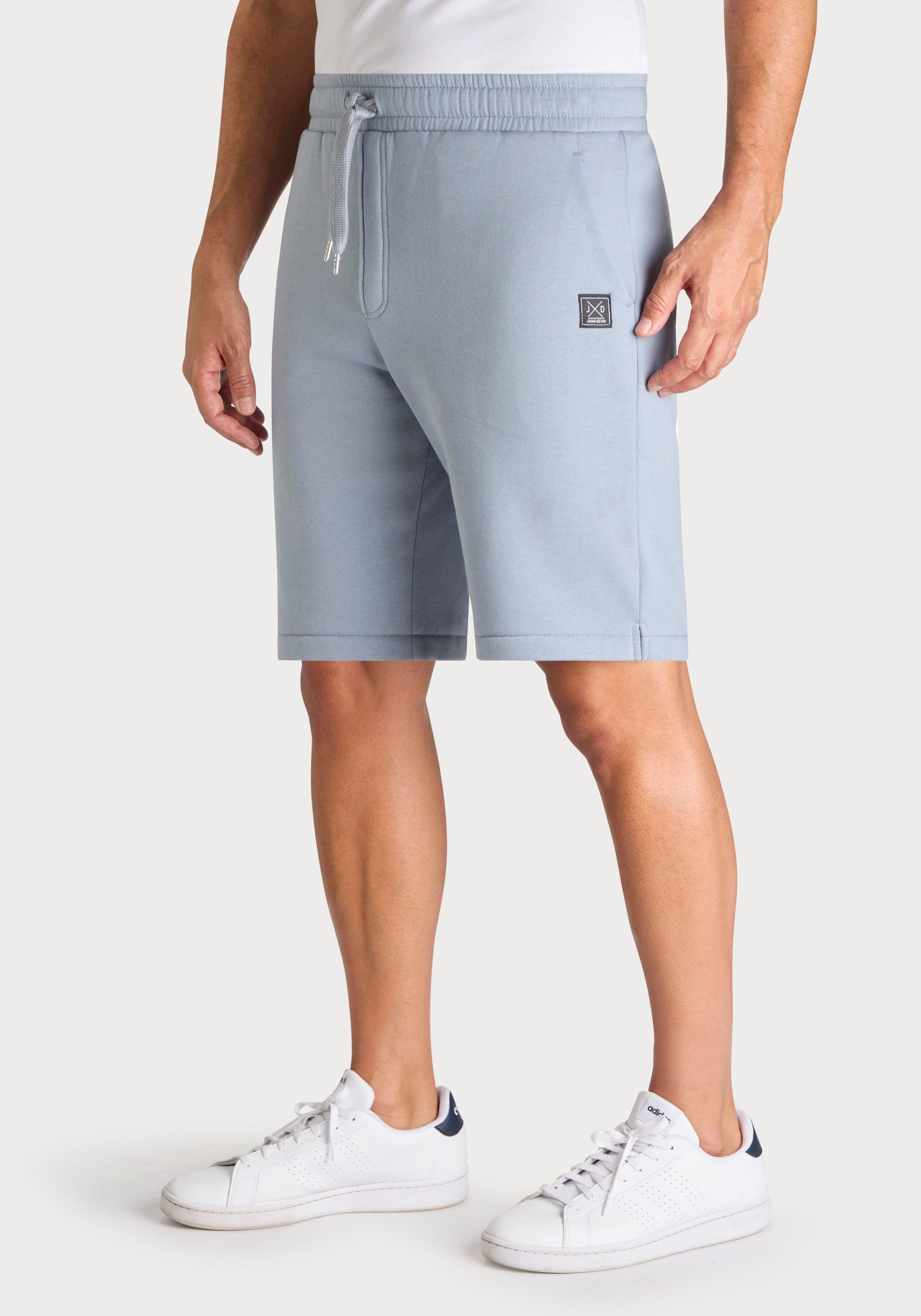 John Devin Sweatshorts - kurze Hose aus innen angerauter Sweatware mit breiter Kordel und seitlichen Taschen