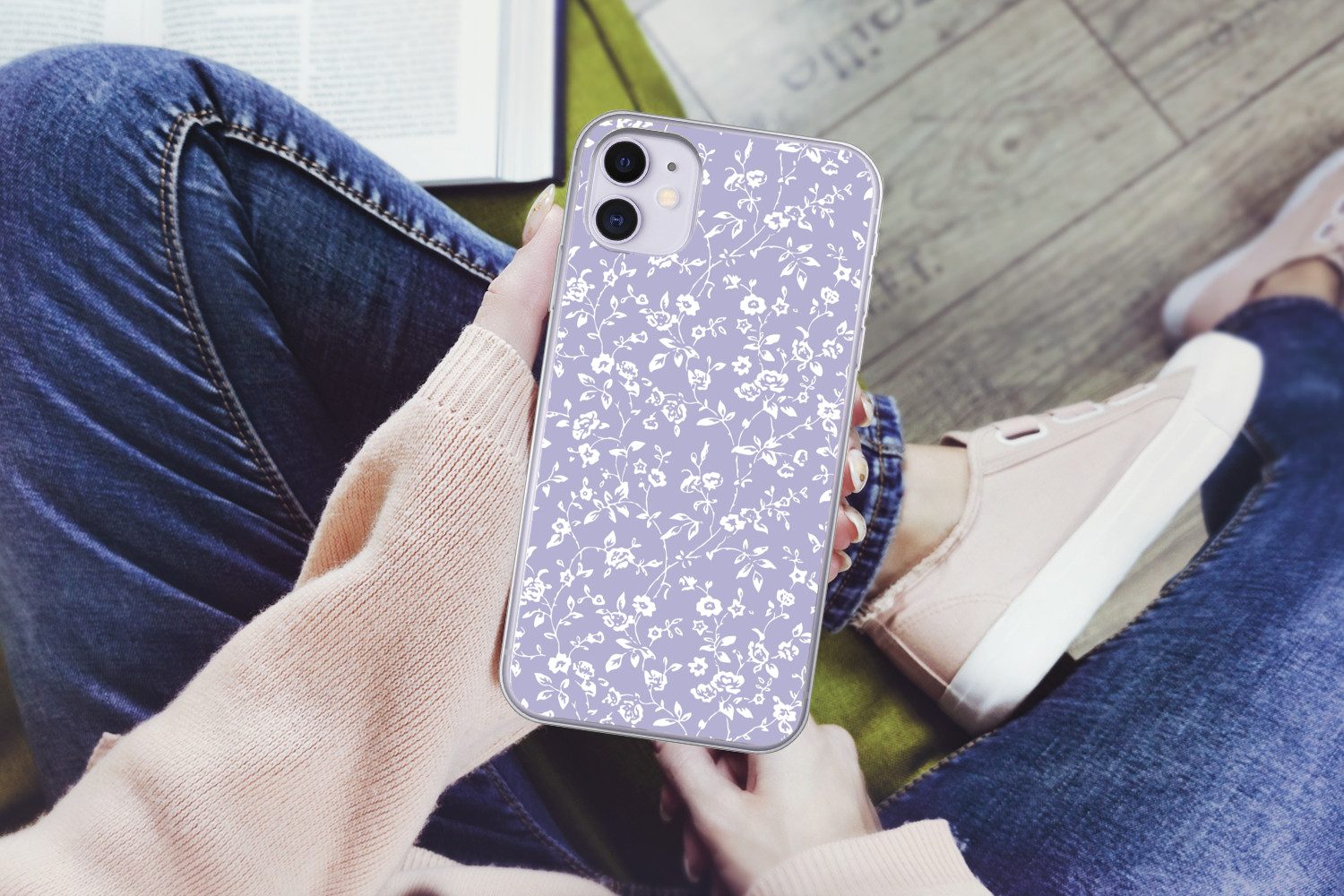 MuchoWow Handyhülle für Apple iPhone 11 Florales Muster - Lila - Weiß - Blumen, Smartphone-Bumper, Print, Handy Schutzhülle Dünn