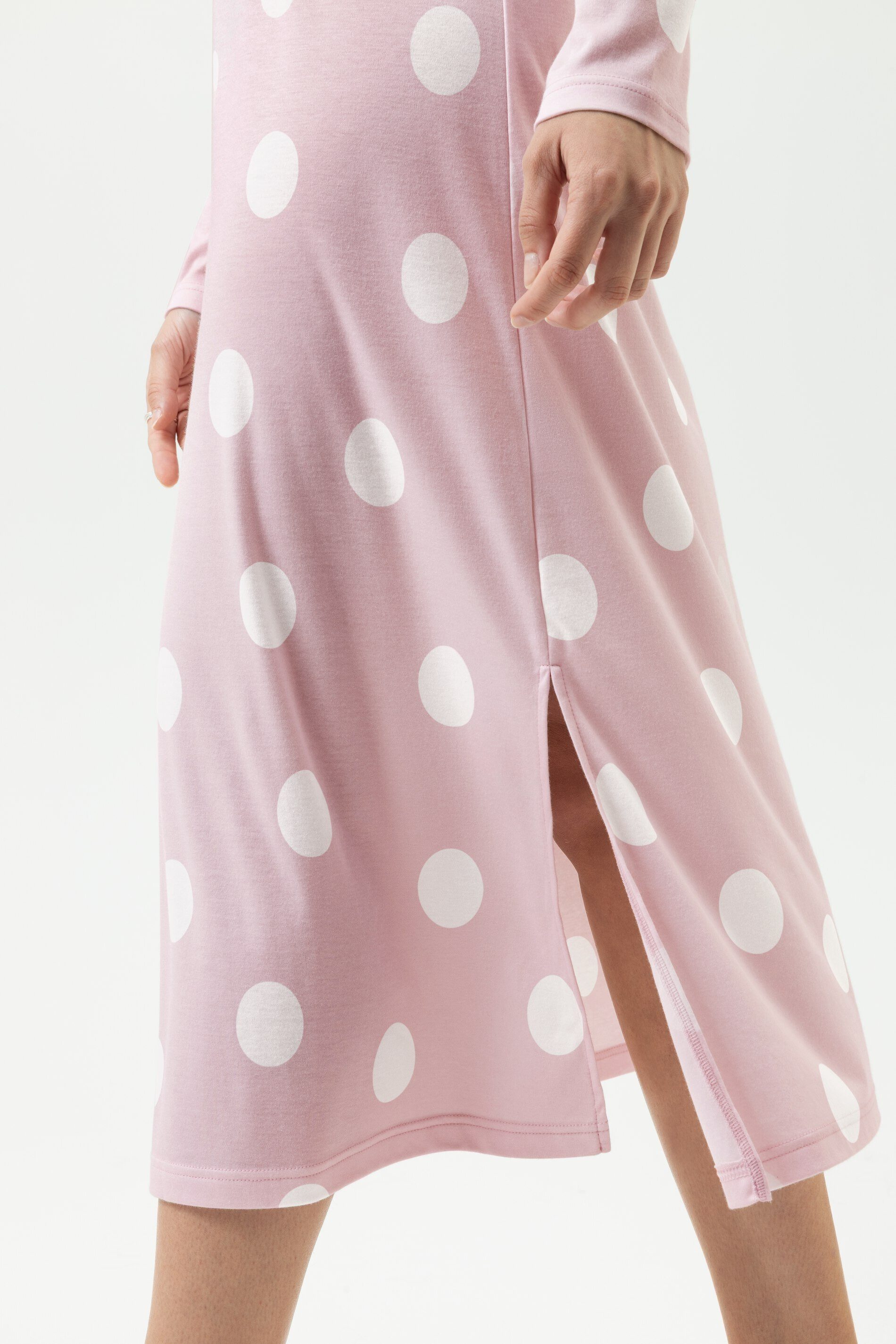Mey Nachthemd Mey Damen Nachthemd langarm Serie Pretty Dots (1-tlg) Feminines, tailliertes Nachthemd, Gepunktet, Baumwoll-Modal-Mix