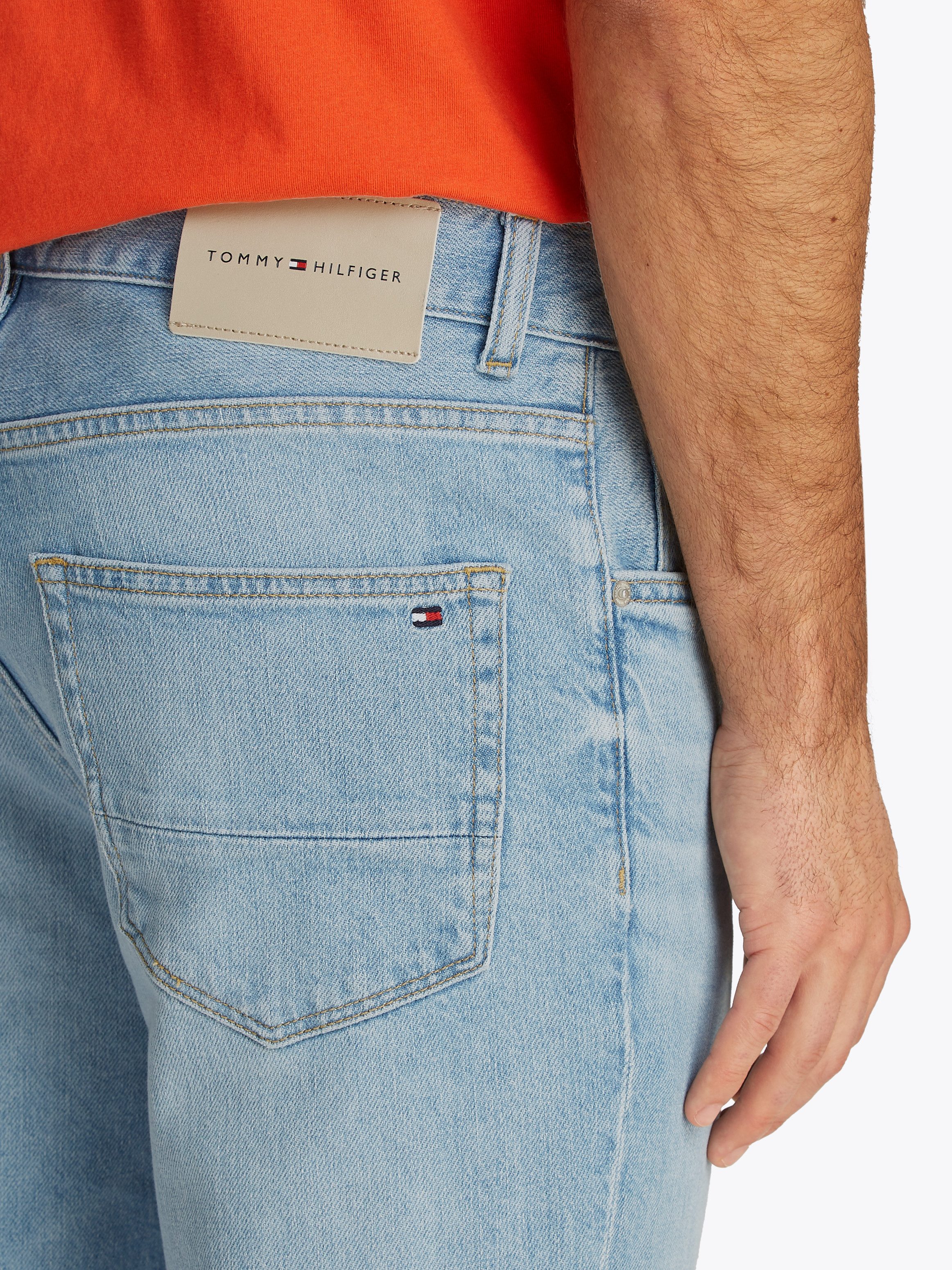 Tommy Hilfiger Straight-Jeans STRAIGHT DENTON in hellblauer Waschung – Bild 2 von 5