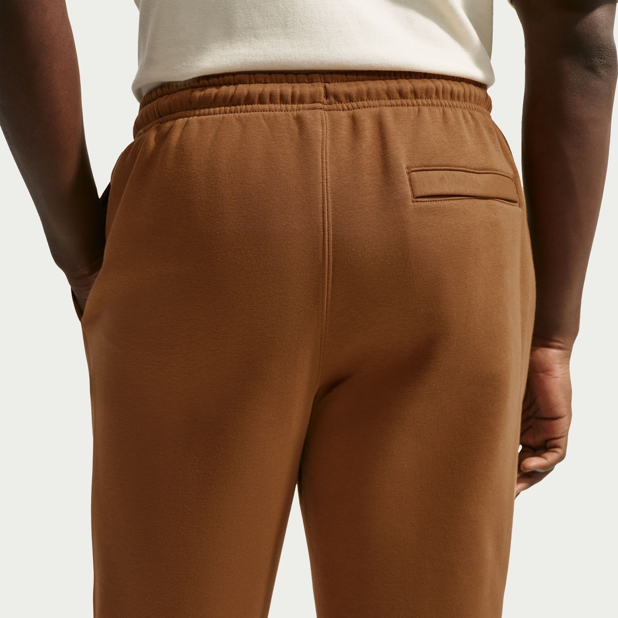 Nike Sportswear Sporthose M NK CLUB BB CUFF PANT aus Baumwolle und Polyester, mit angerautem Fleece