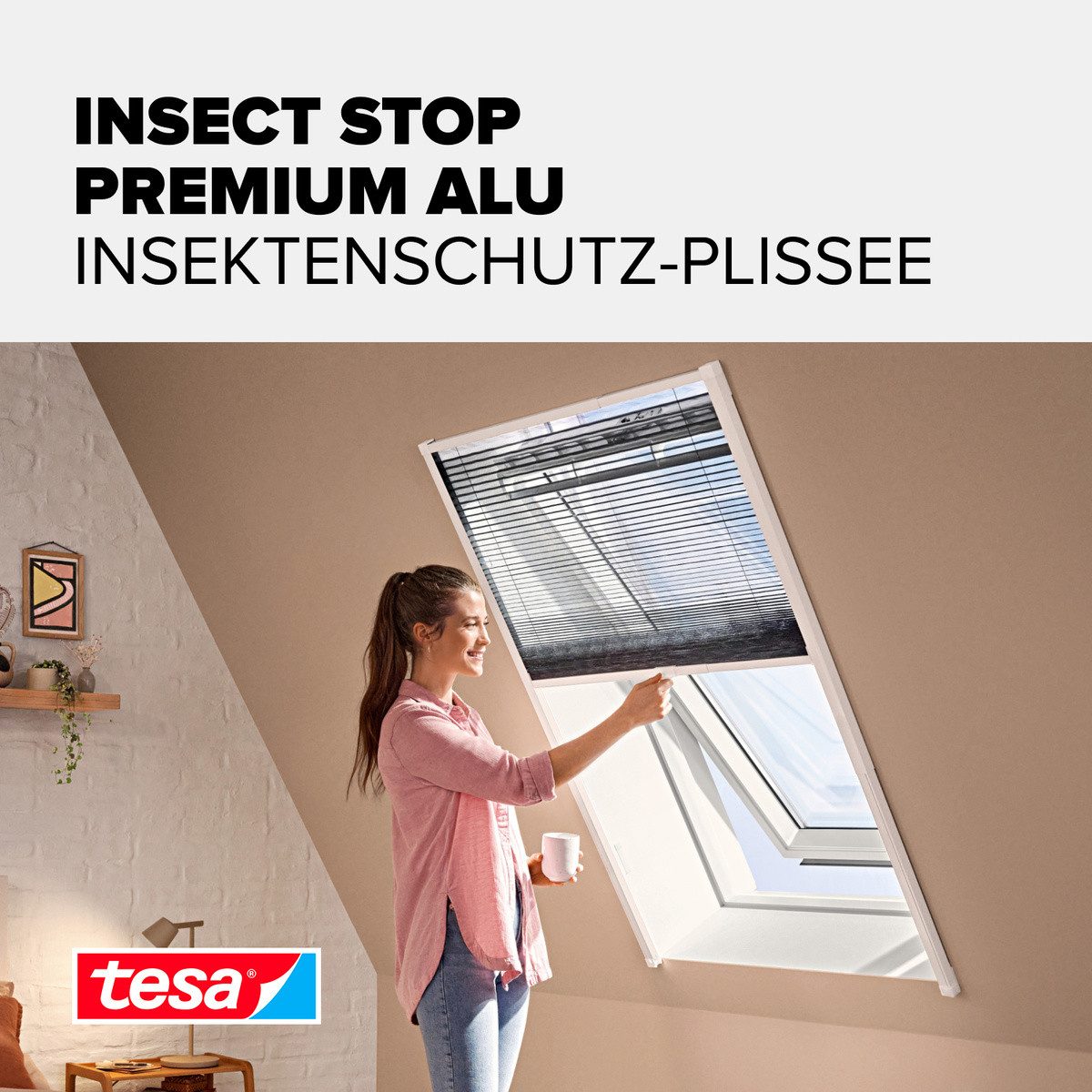 tesa Insektenschutz-Fensterrahmen Insect Stop Alu-Insektenschutzrollo teleskopierbar - 1,14x 1,6 m, (1-St), speziell für Dachfenster - Insektenschutz Plissee - ohne Bohren, weiß