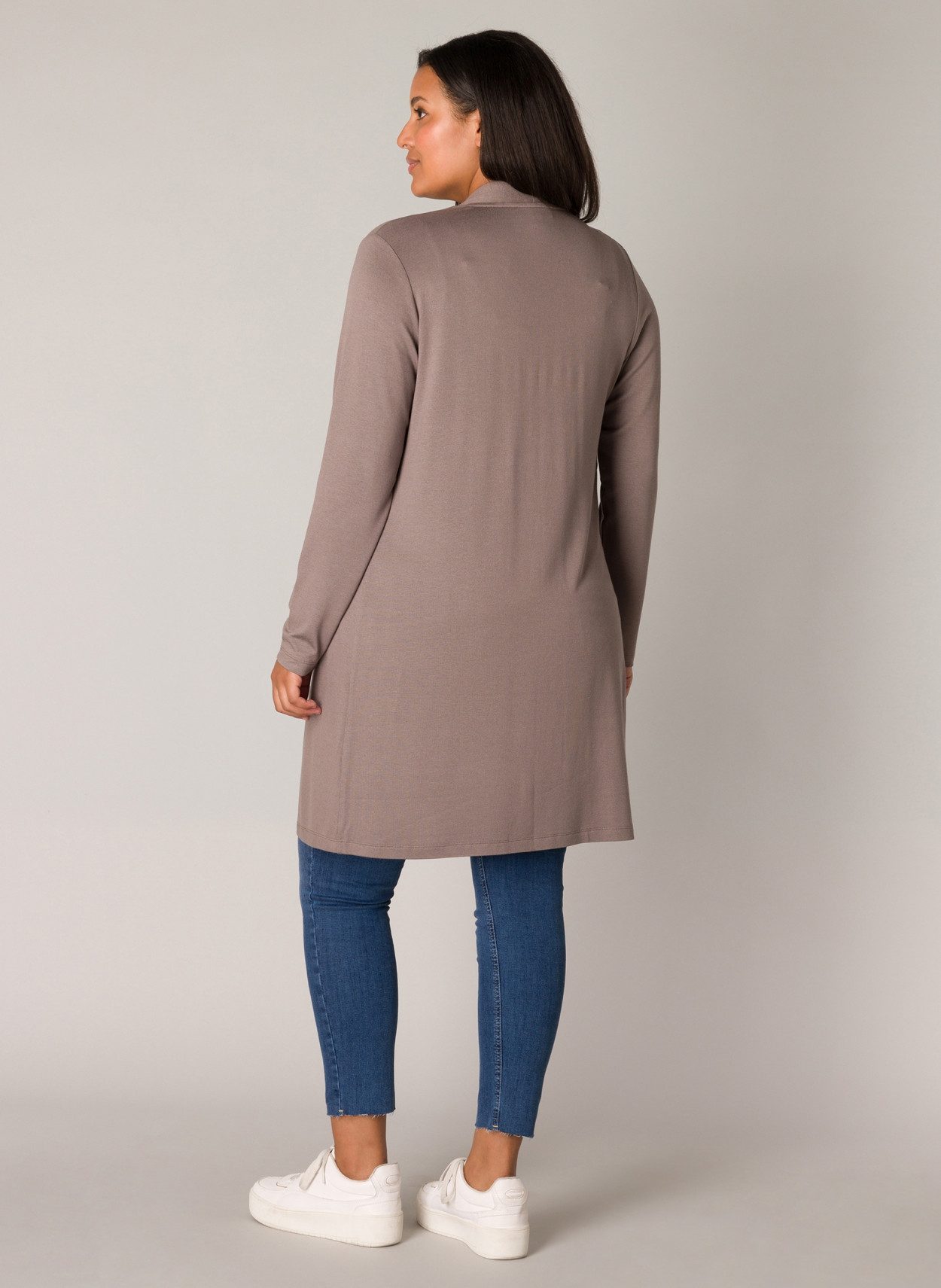 Base Level Curvy Longstrickjacke Figurumspielende, weiche Strickqualität