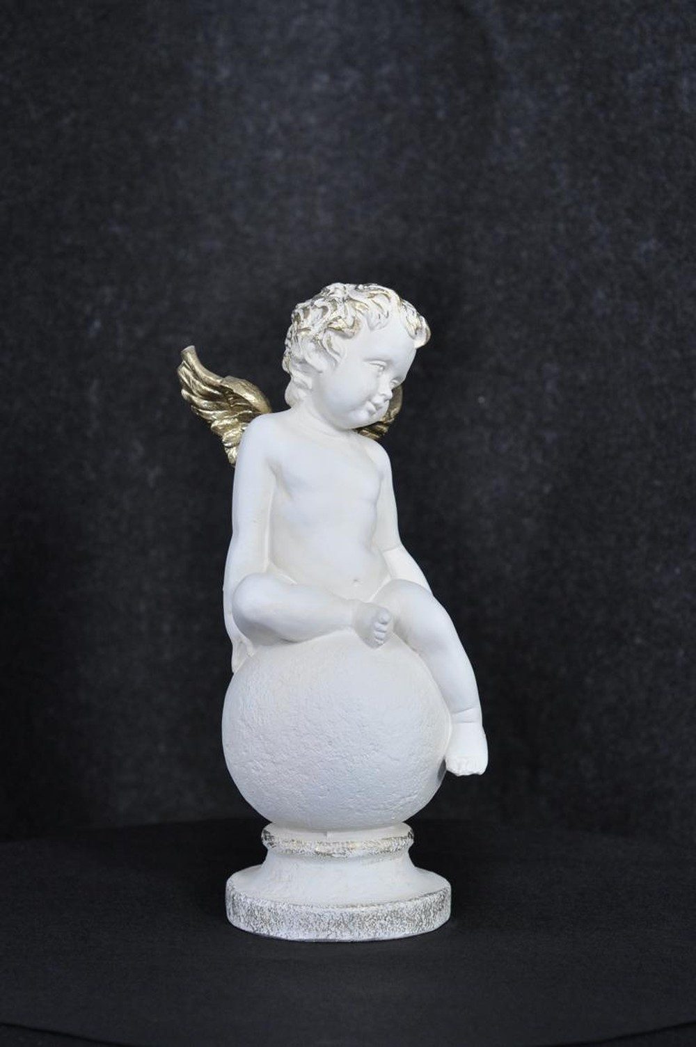 JVmoebel Engelfigur Engel Figur aus hochwertigem Polyresin in elegantem Design, Made in Europa