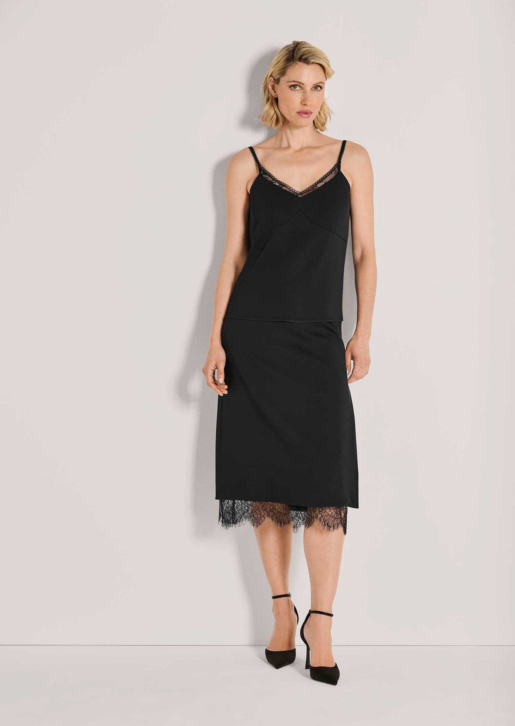 MADELEINE Shirttop Kurzarmoberteil mit edler Spitze Romantisches Design mit V-Ausschnitt und Spitze