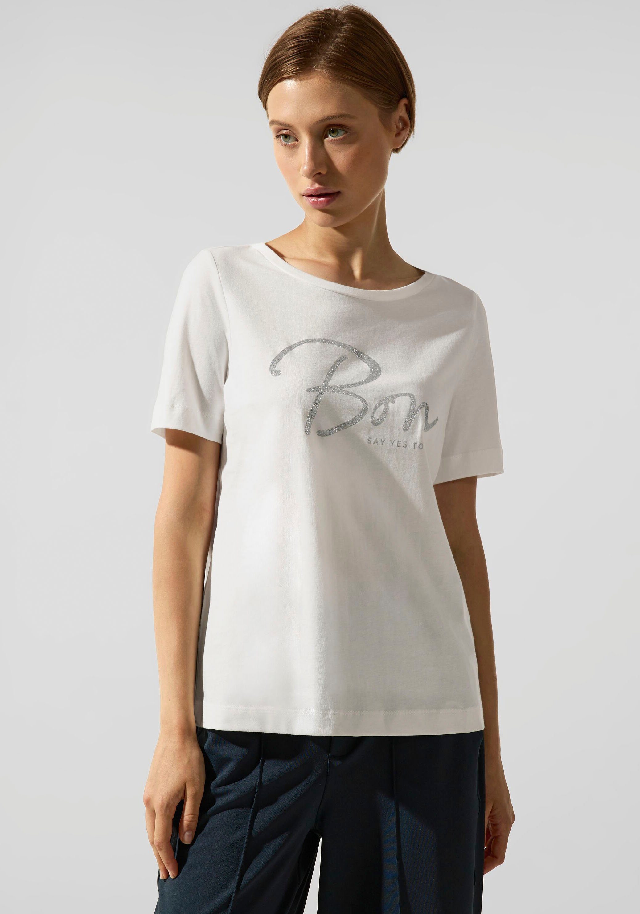 STREET ONE T-Shirt mit einem hüftlangen Schnitt off white