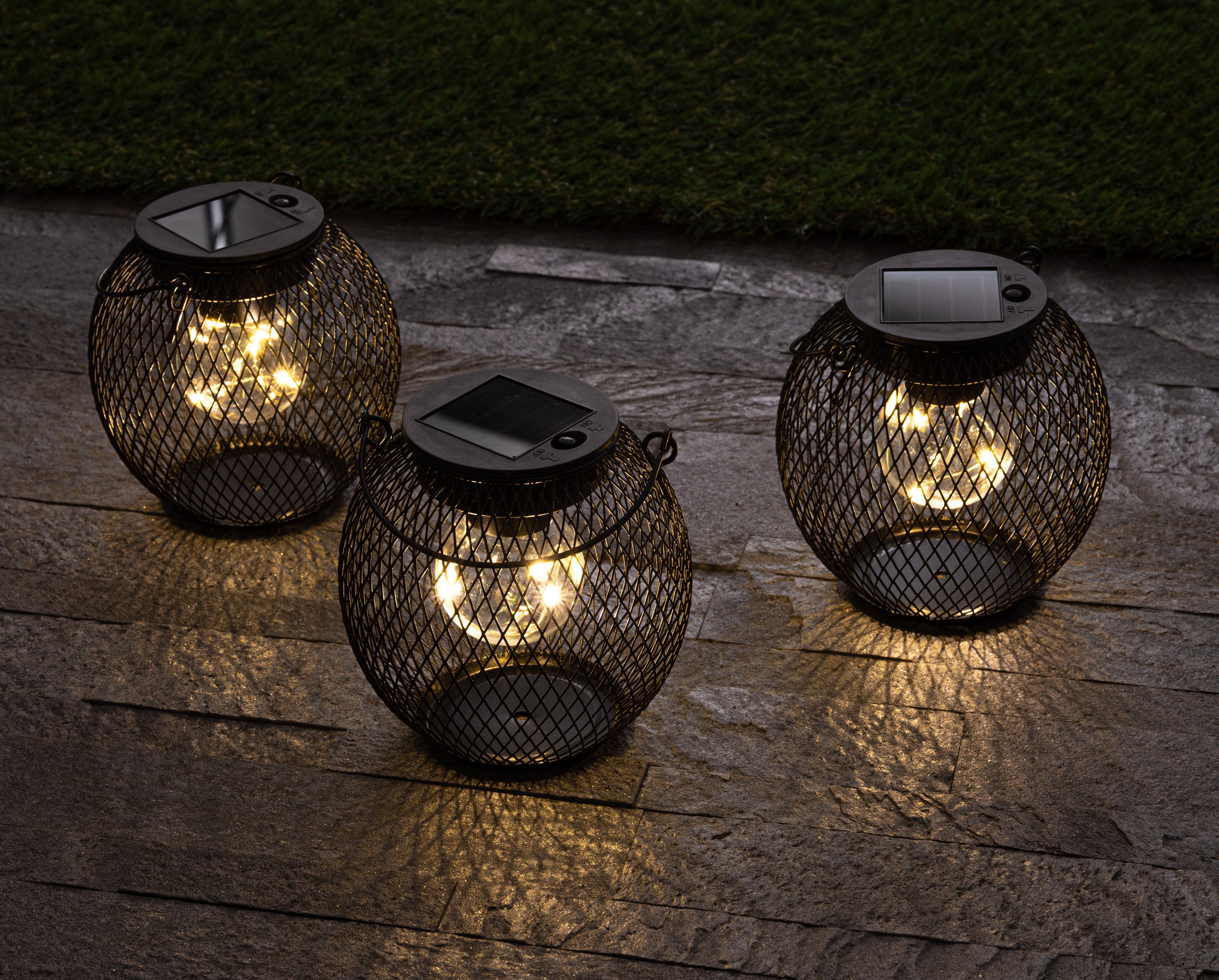 OTTO home LED Solarleuchte Aaddis, LED-Metalllaterne, 3er Set, Tageslichtsensor, LED fest integriert, Warmweiß, einzeln positionierbar