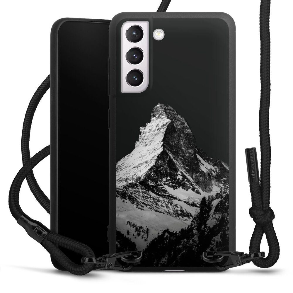DeinDesign Handyhülle Berg Schnee Alpspitze Snow Capped Mountains Grayscale, Samsung Galaxy S21 FE 5G Premium Handykette Hülle mit Band