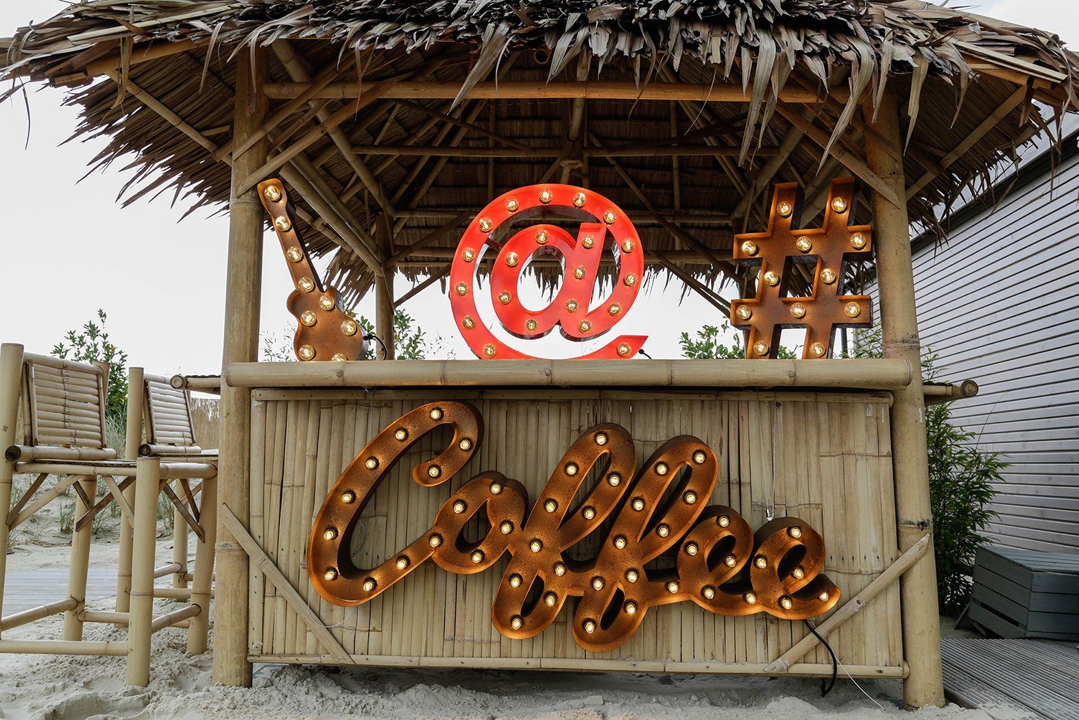 MARQUEE LIGHTS LED Dekolicht @-Sign, ohne Leuchtmittel, Warmweiß, Wandlampe, Tischlampe @-Zeichen 24 Leuchtmittel E14 (exkl) - 61x61cm