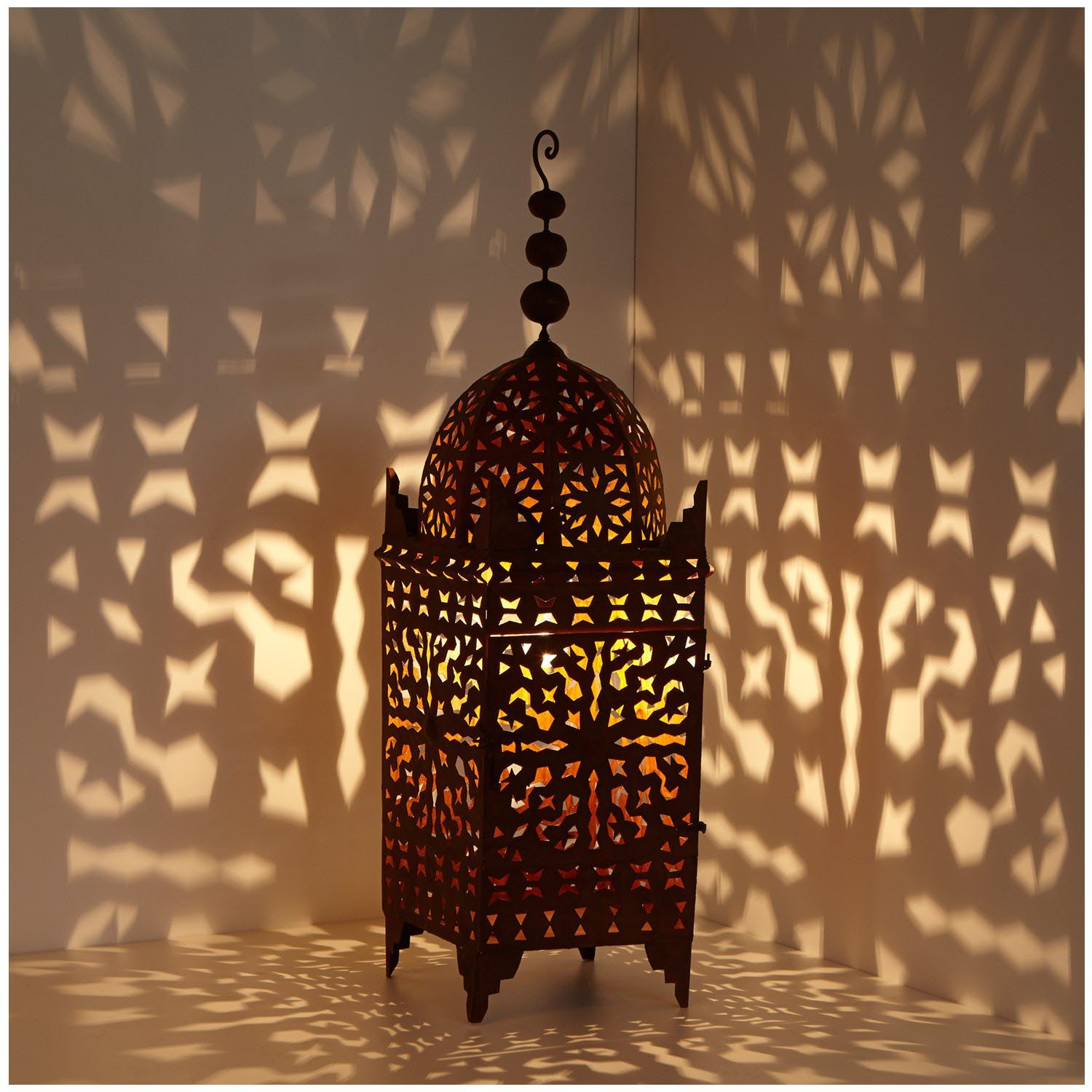 Casa Moro Kerzenlaterne Orientalische Laterne marokkanische Eisenlaterne Firyal H-110 cm (Garten Windlicht wie aus 1001 Nacht, edelrost-braun, hängend & stehend), Muttertag Kerzenhalter für draußen & Innen, mit Eisen Rost Finish