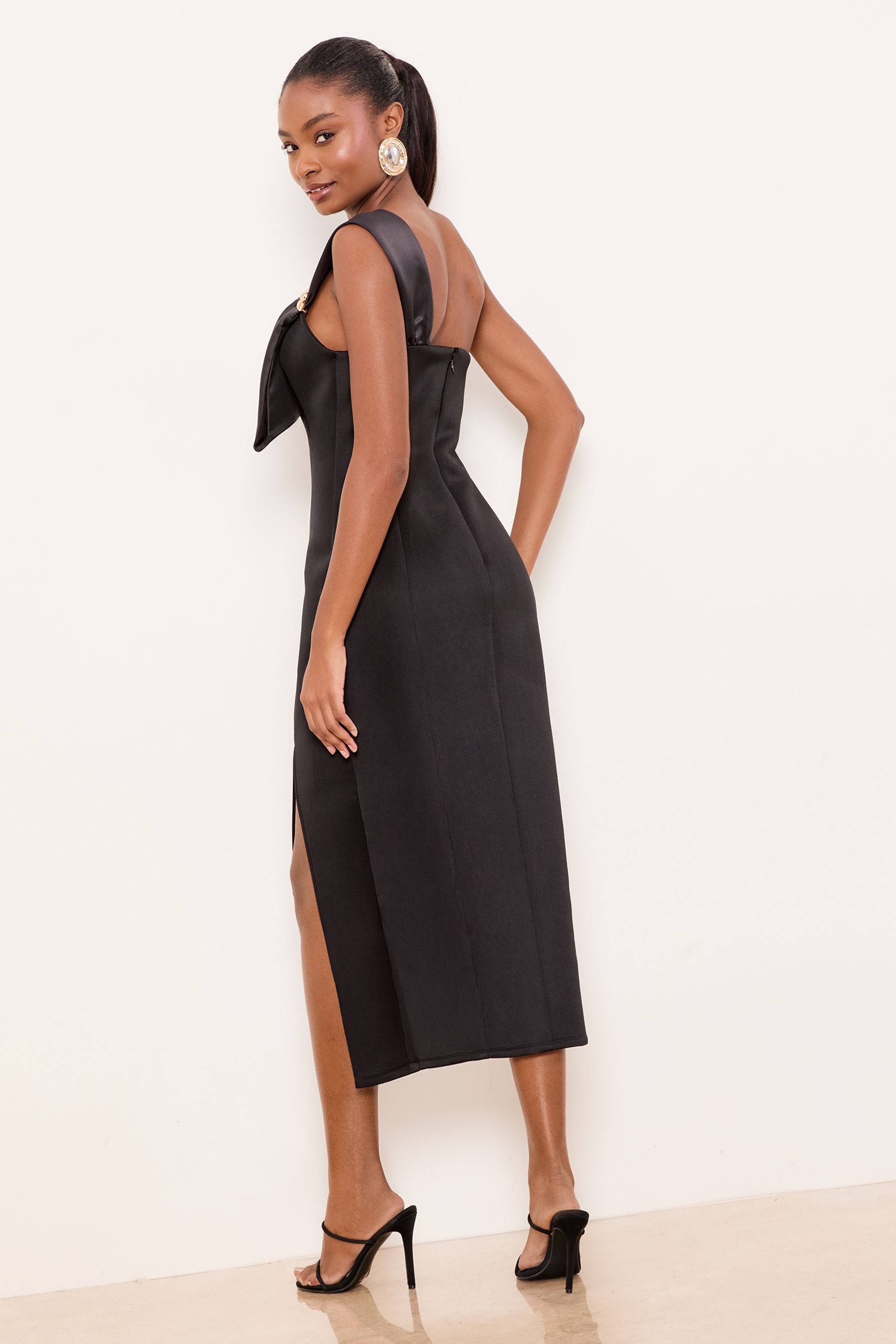 LIPSY Midikleid Lipsy asymmetrisches Bodycon-Midikleid (1-tlg) günstig online kaufen