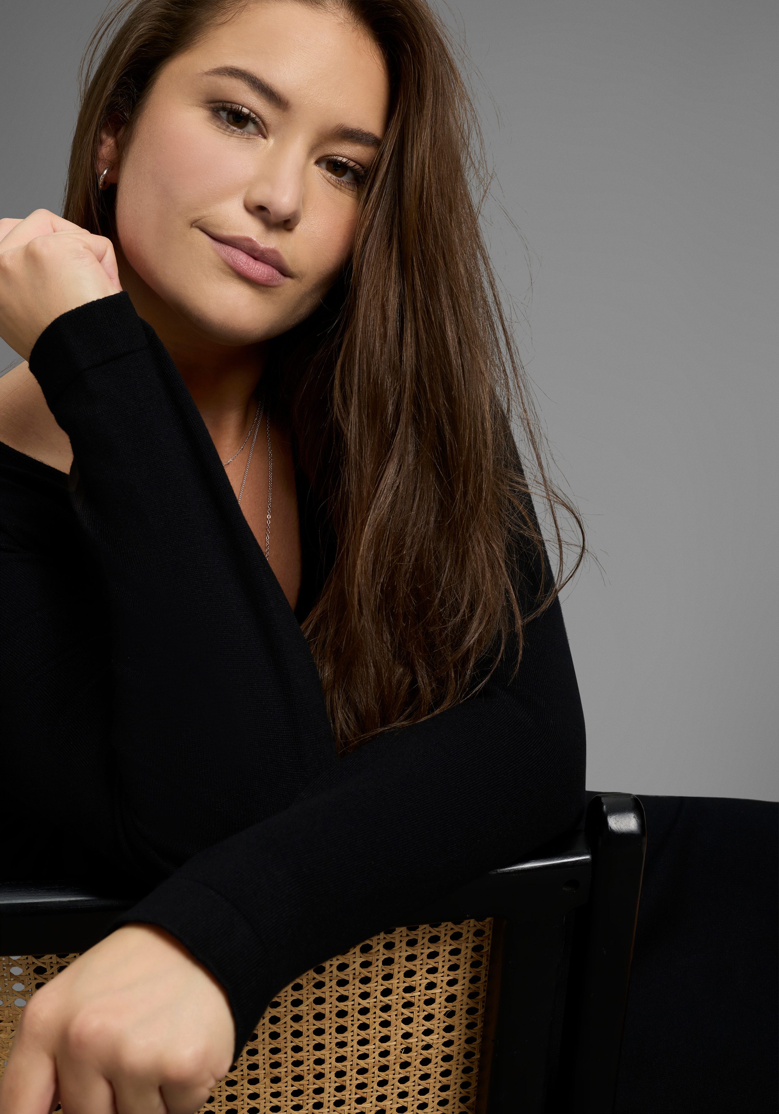 Laura Scott CURVE Strickkleid mit tiefem V-Ausschnitt aus kuschliger Viskosemischung - GROSSE GRÖSSE