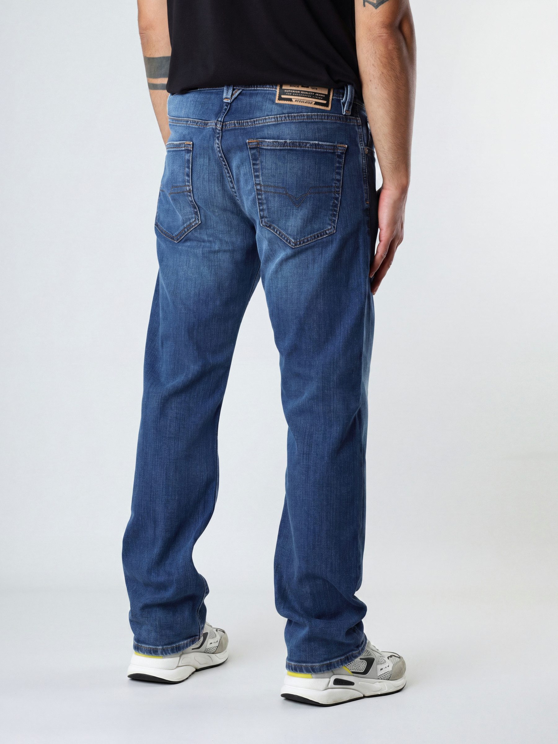 Diesel Straight-Jeans Regular Fit, Extra-Lang - MARKEE - Länge: 32 niedrige Leibhöhe, Mittlerer Stretch