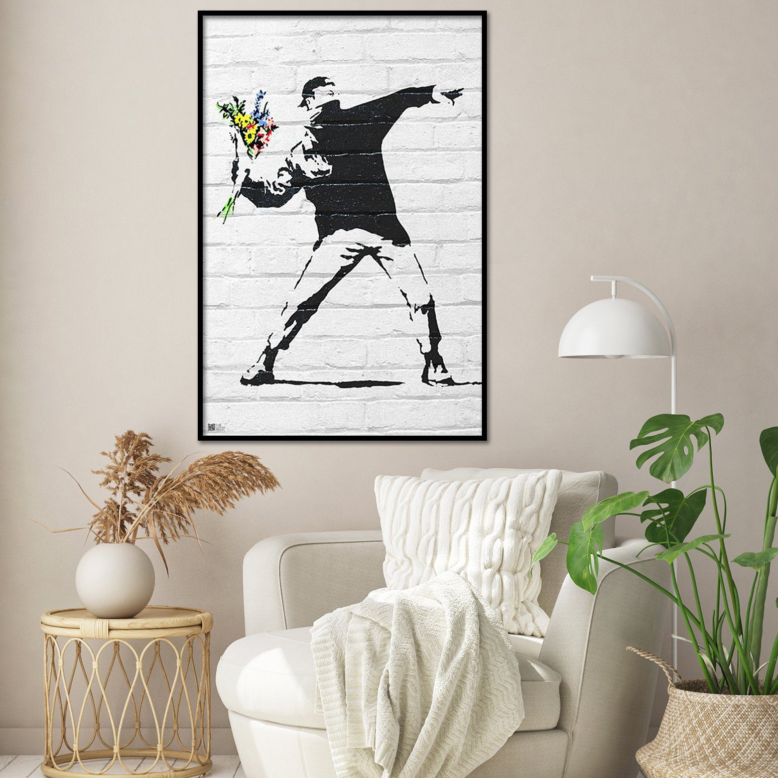 Close Up Poster Banksy Poster Throwing Flowers 61 x 91,5 cm günstig online kaufen