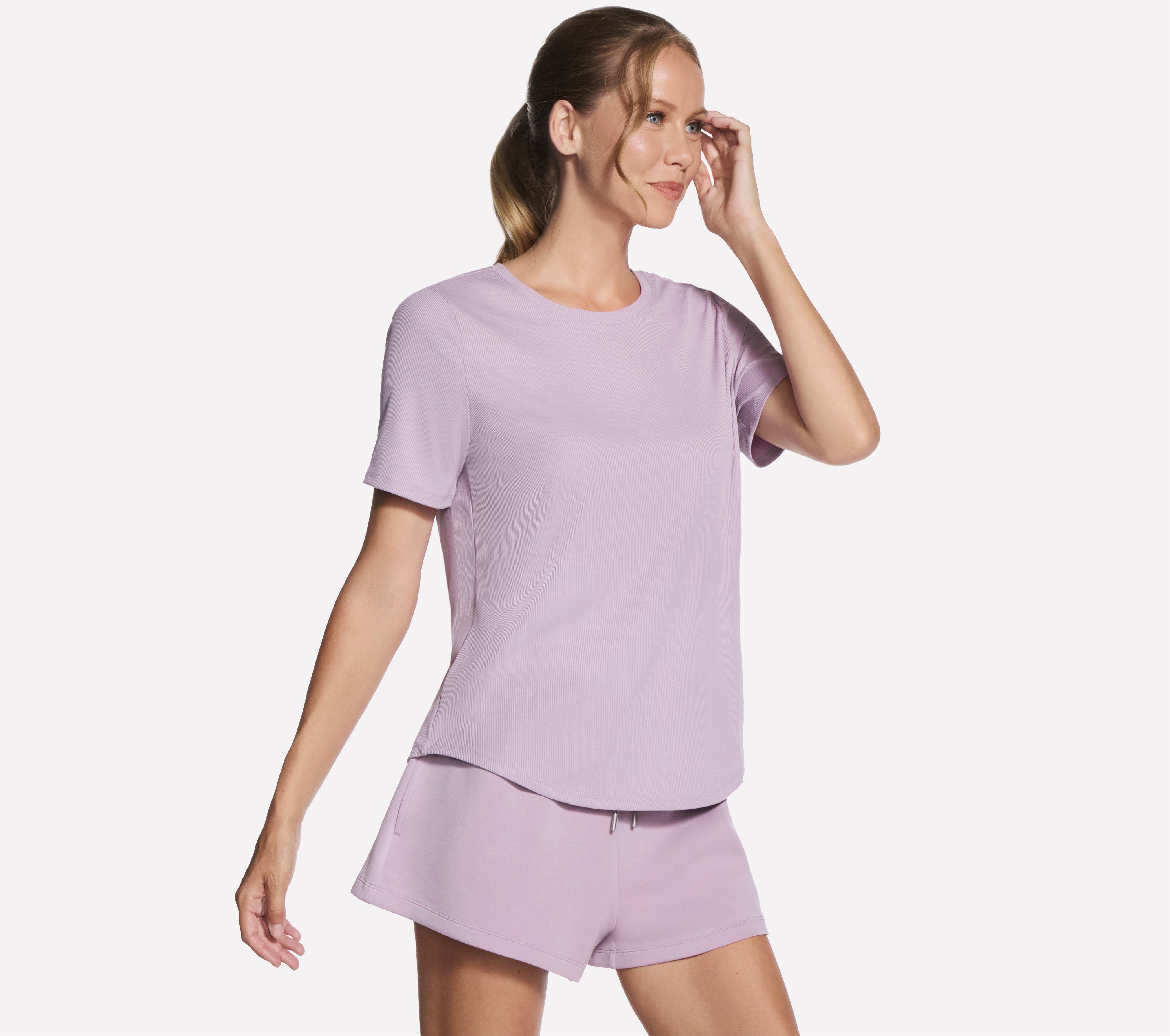 Skechers Funktionsshirt GOWALK LUXE RIB TEE strukturiertes Kurzarm-T-Shirt, mit Rundhalsausschnitt