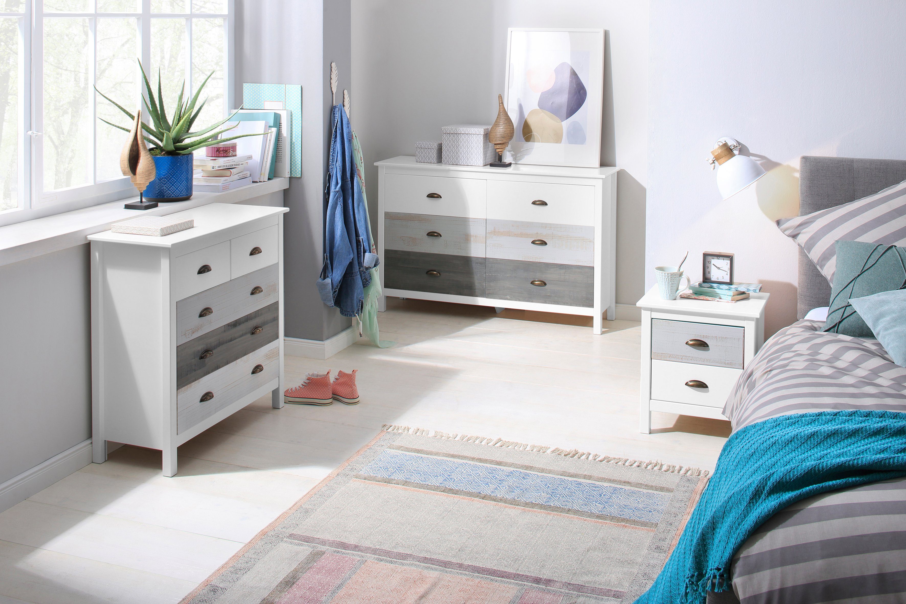 OTTO home Nachtkommode Pilatus, erstrahlt in Holzoptik, mit gebürsteter Schubkastenfront, Breite 45 cm