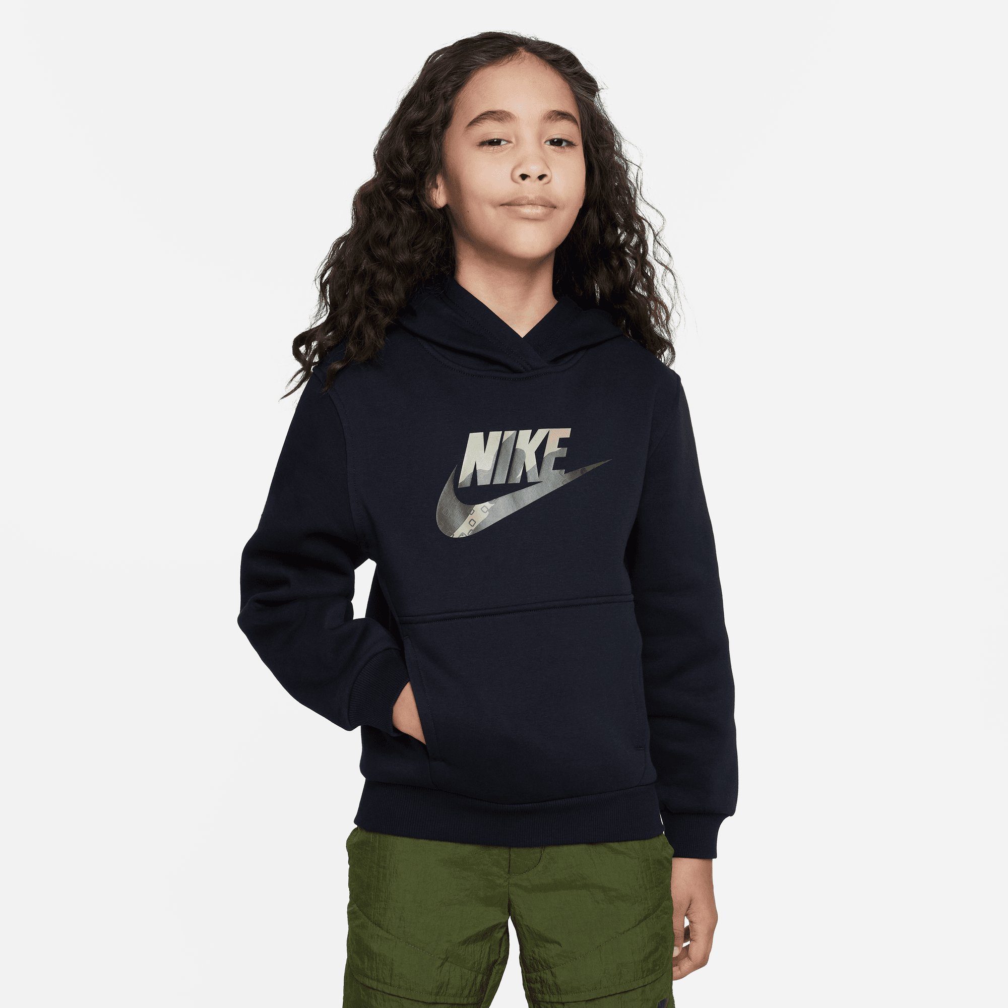 Nike Sportswear Kapuzensweatshirt CLUB FLEECE BIG KIDS' GRAPHIC HOODIE BLACK