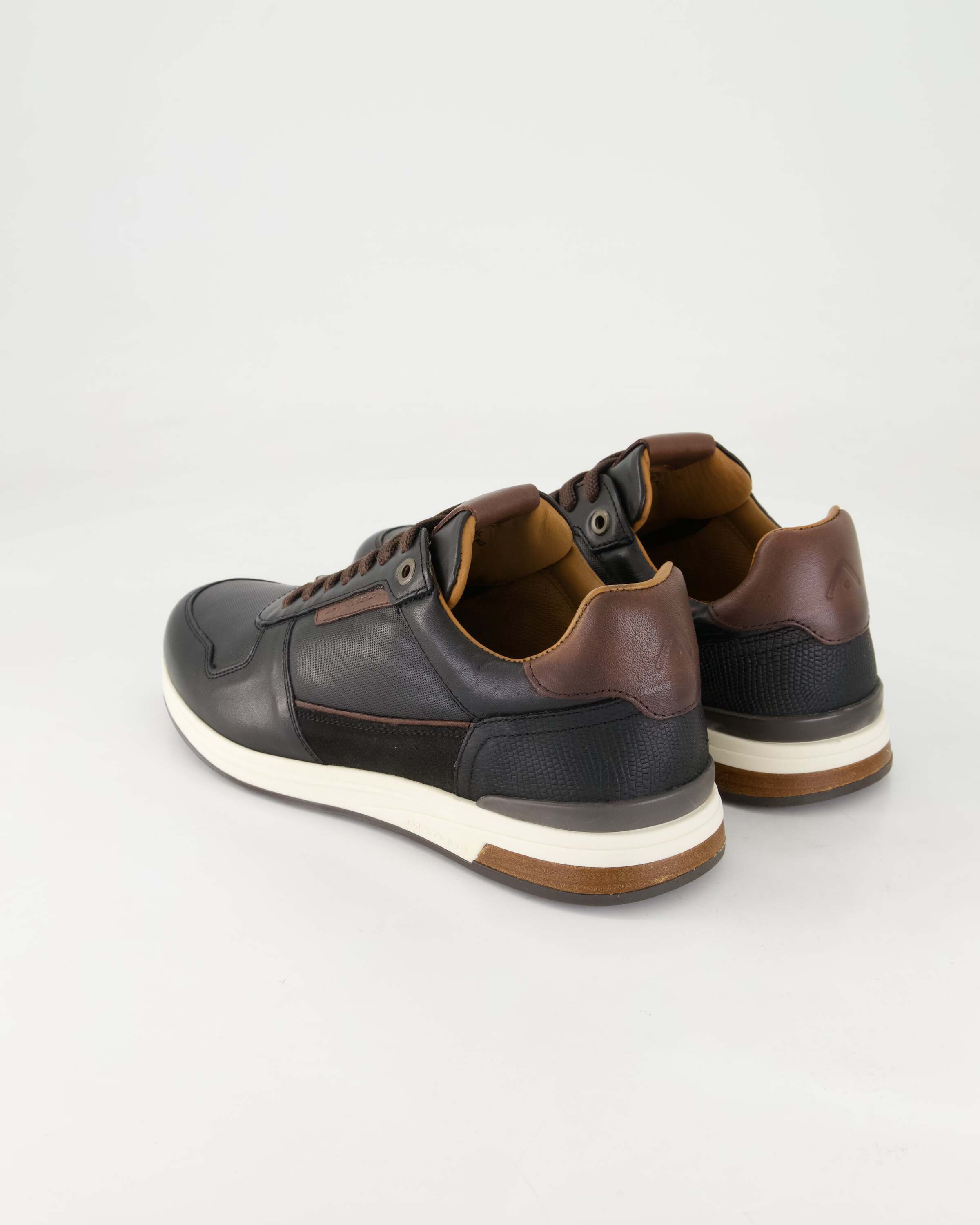 Ambitious Slow Sneaker Obermaterial: Leder und Leder