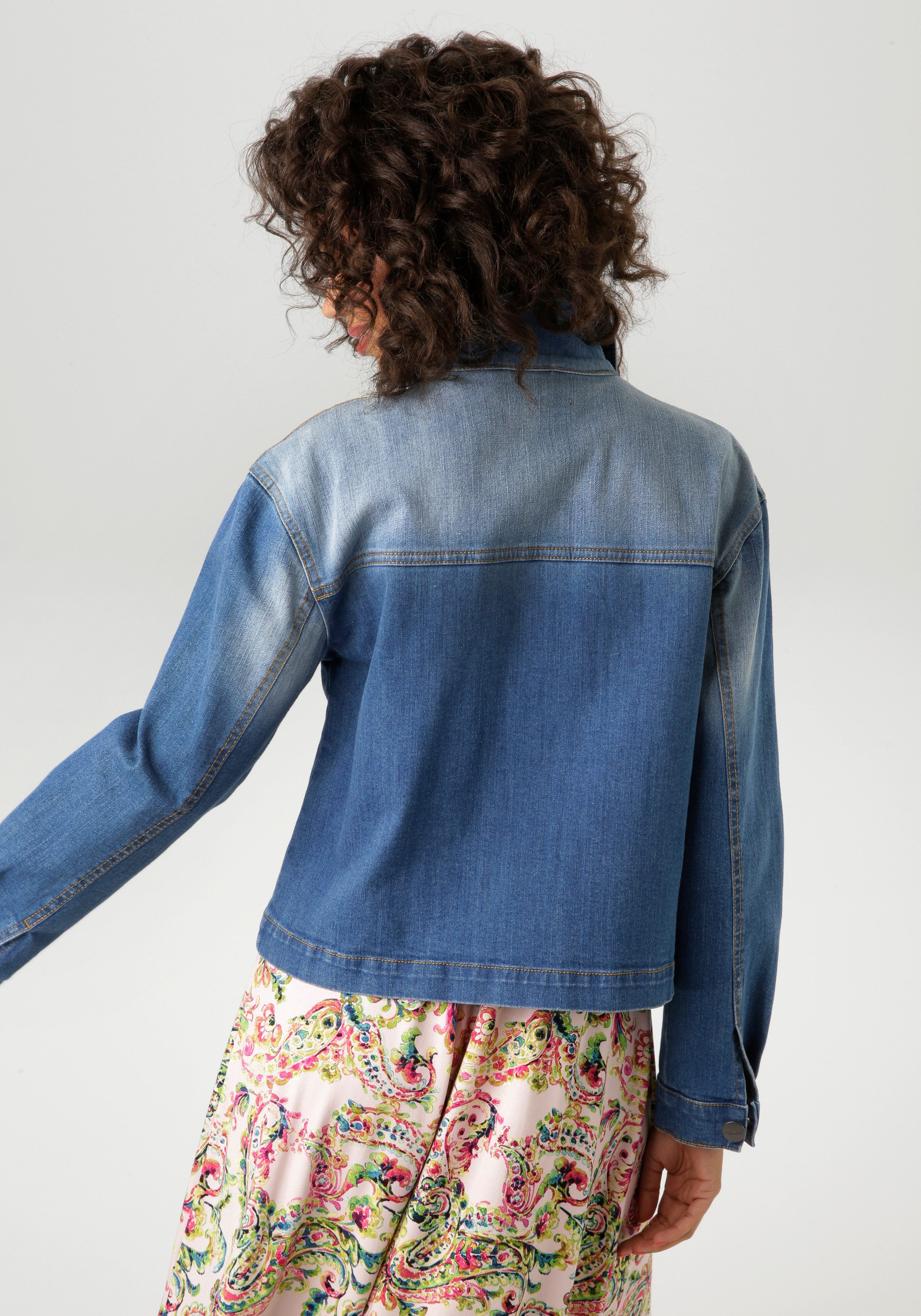 Aniston CASUAL Jeansjacke in trendiger Used-Waschung