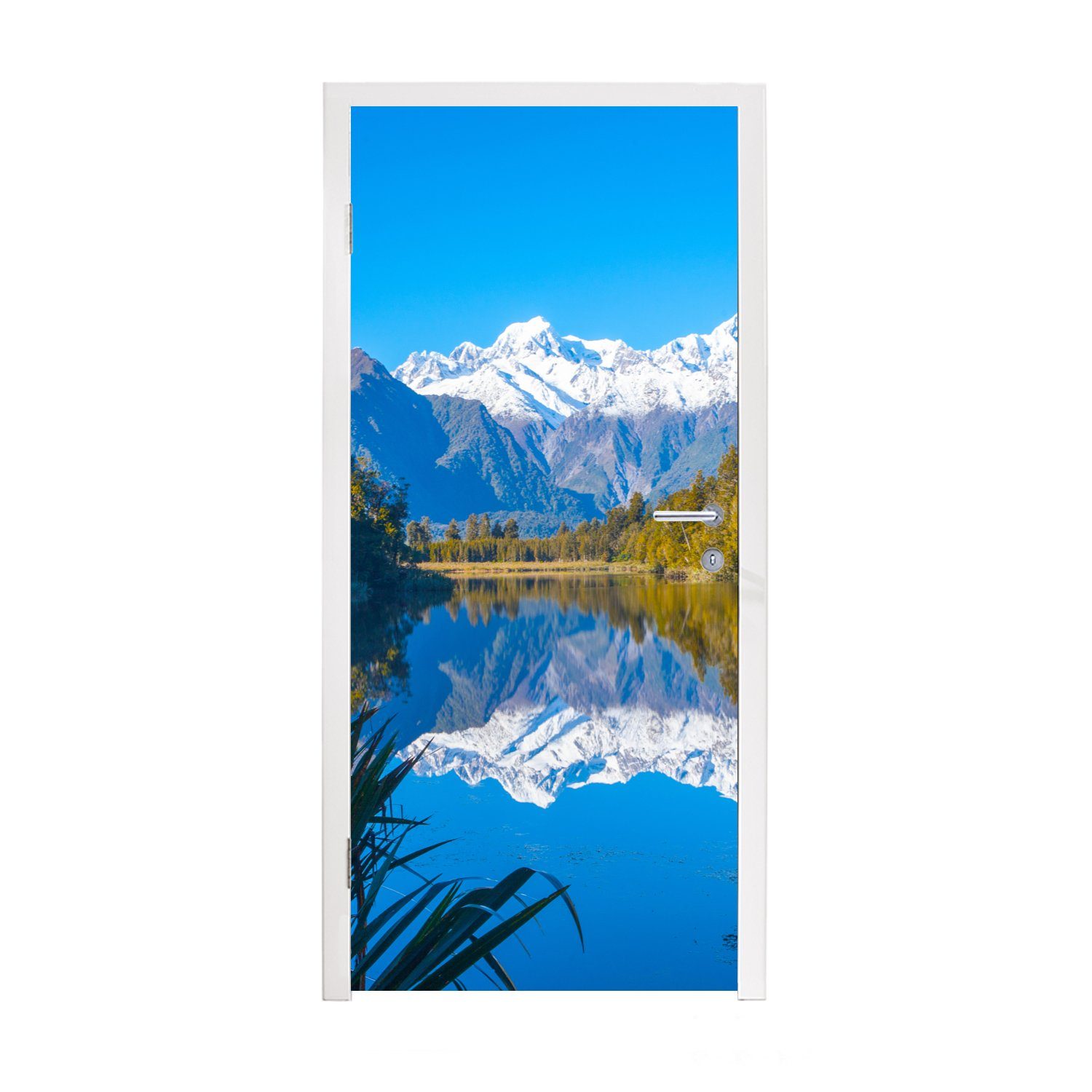 MuchoWow Türtapete Spiegelung der Berge im Lake Matheson, Neuseeland, Matt, bedruckt, (1 St), Fototapete für Tür, Türaufkleber, 75x205 cm