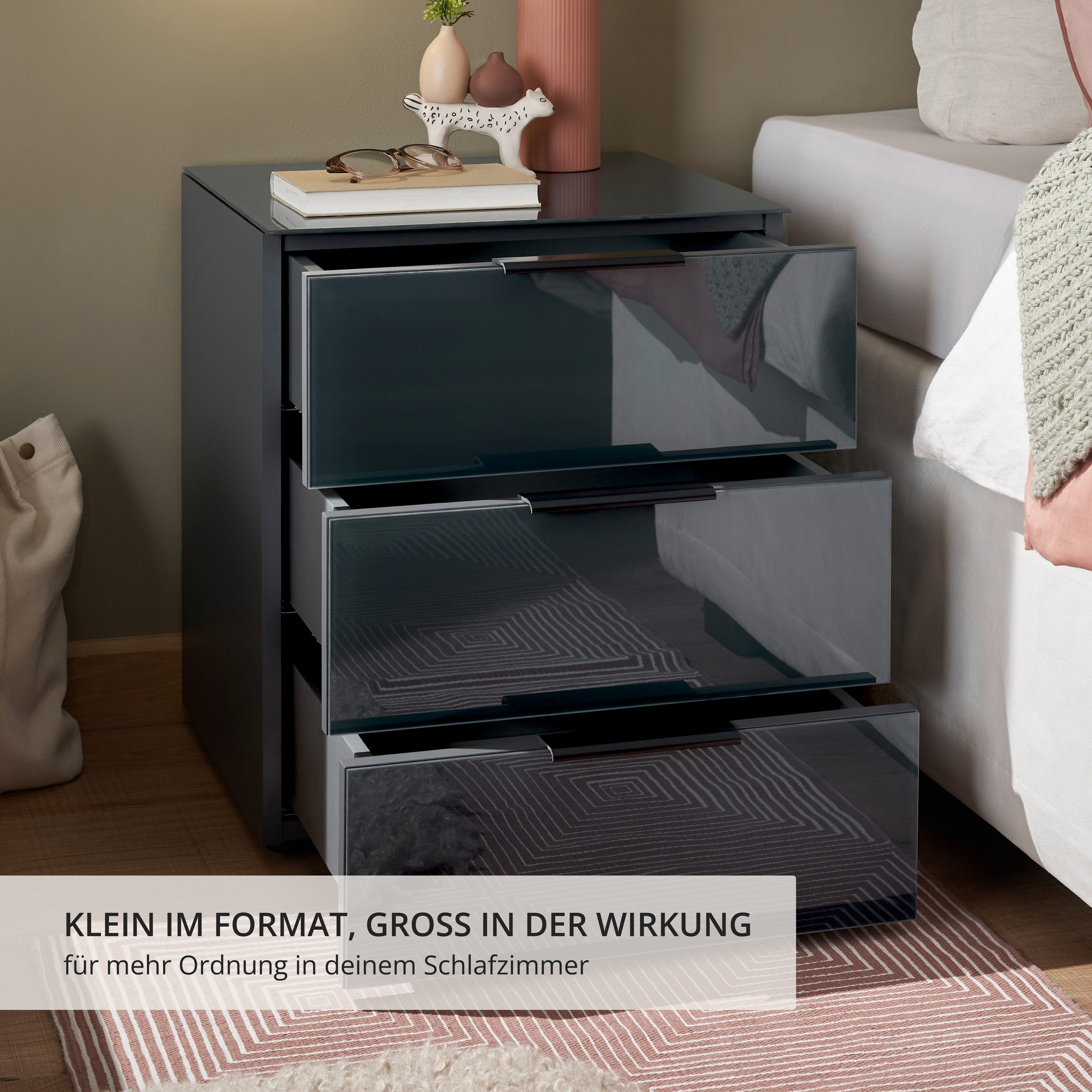 Schlafkontor Nachtkommode Pari Nachtkonsole, Nachtschrank, Nachttisch, mit 3 Schubkastenfronten aus Glas